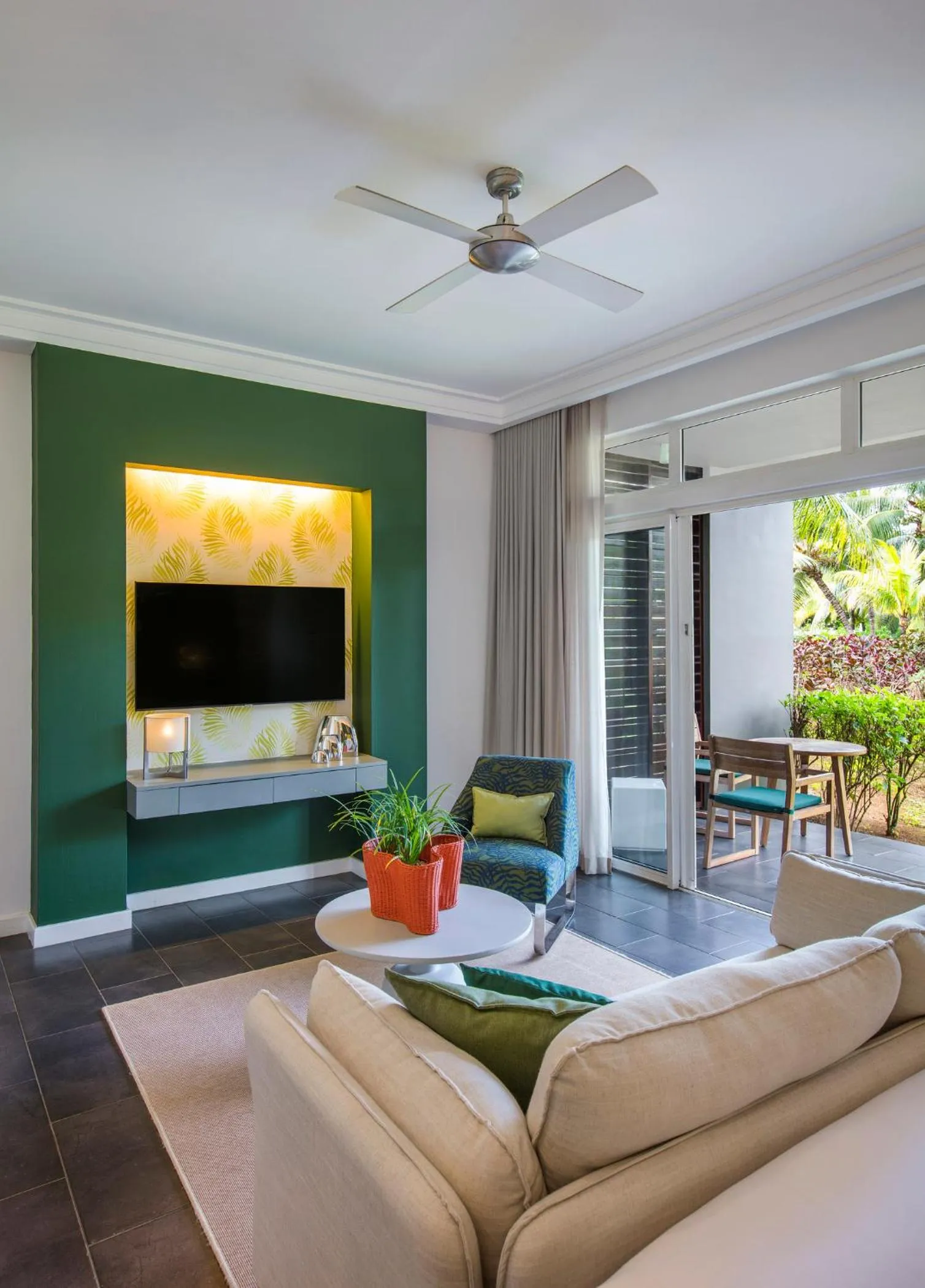 TV and multimedia in Long Beach Mauritius