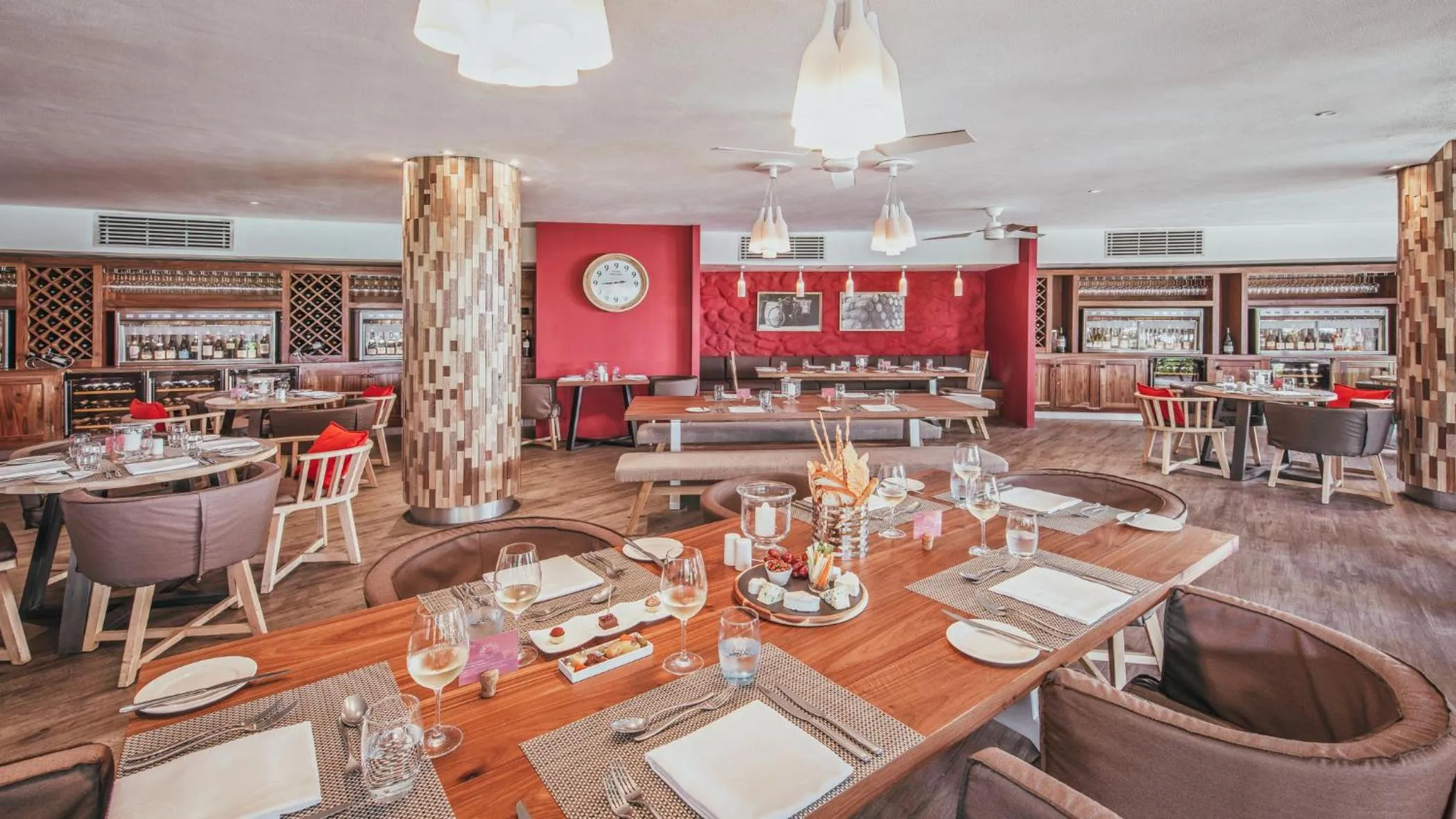 Restaurant/places to eat in La Pirogue Mauritius