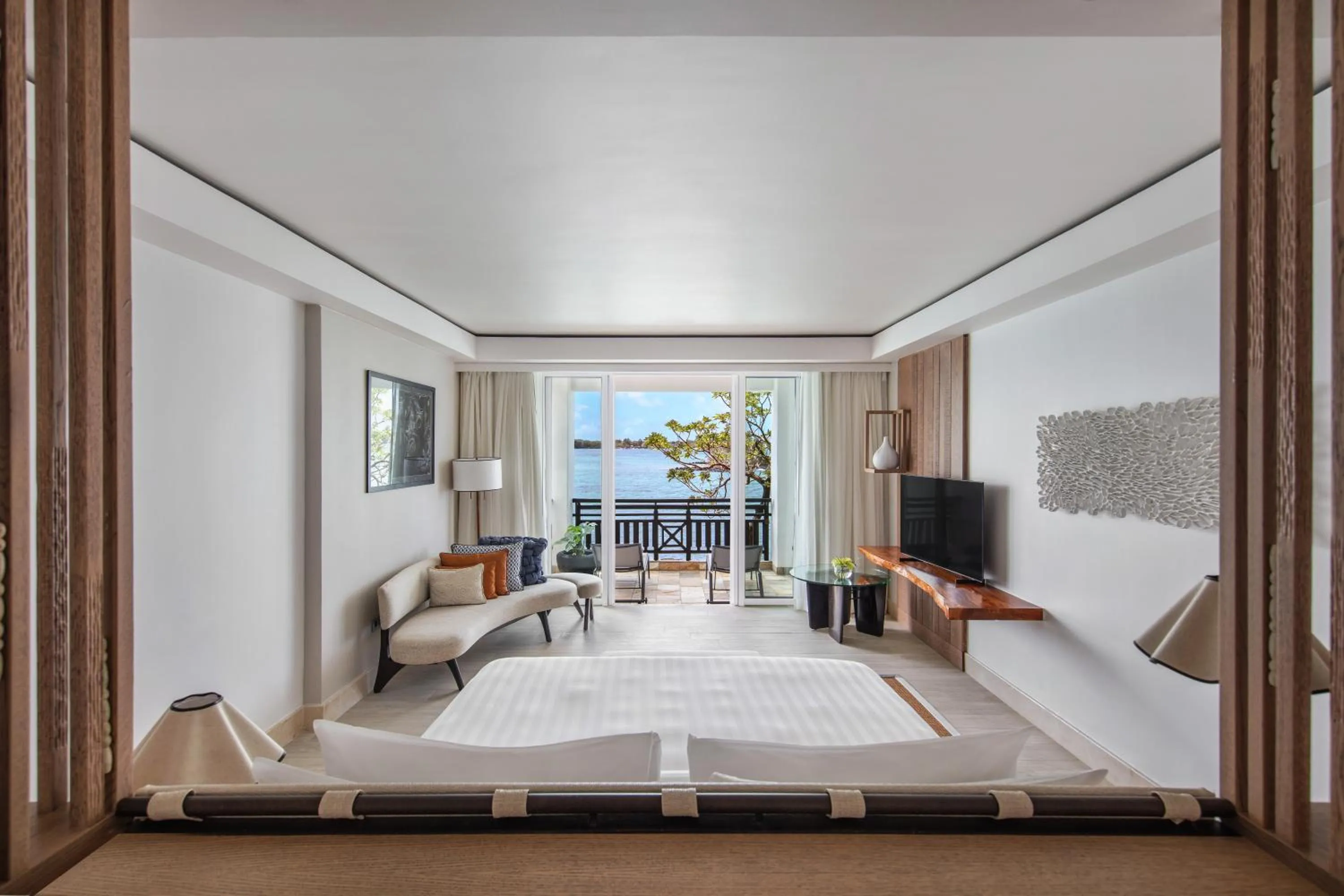 Living room, Bed in Shangri-La Le Touessrok, Mauritius