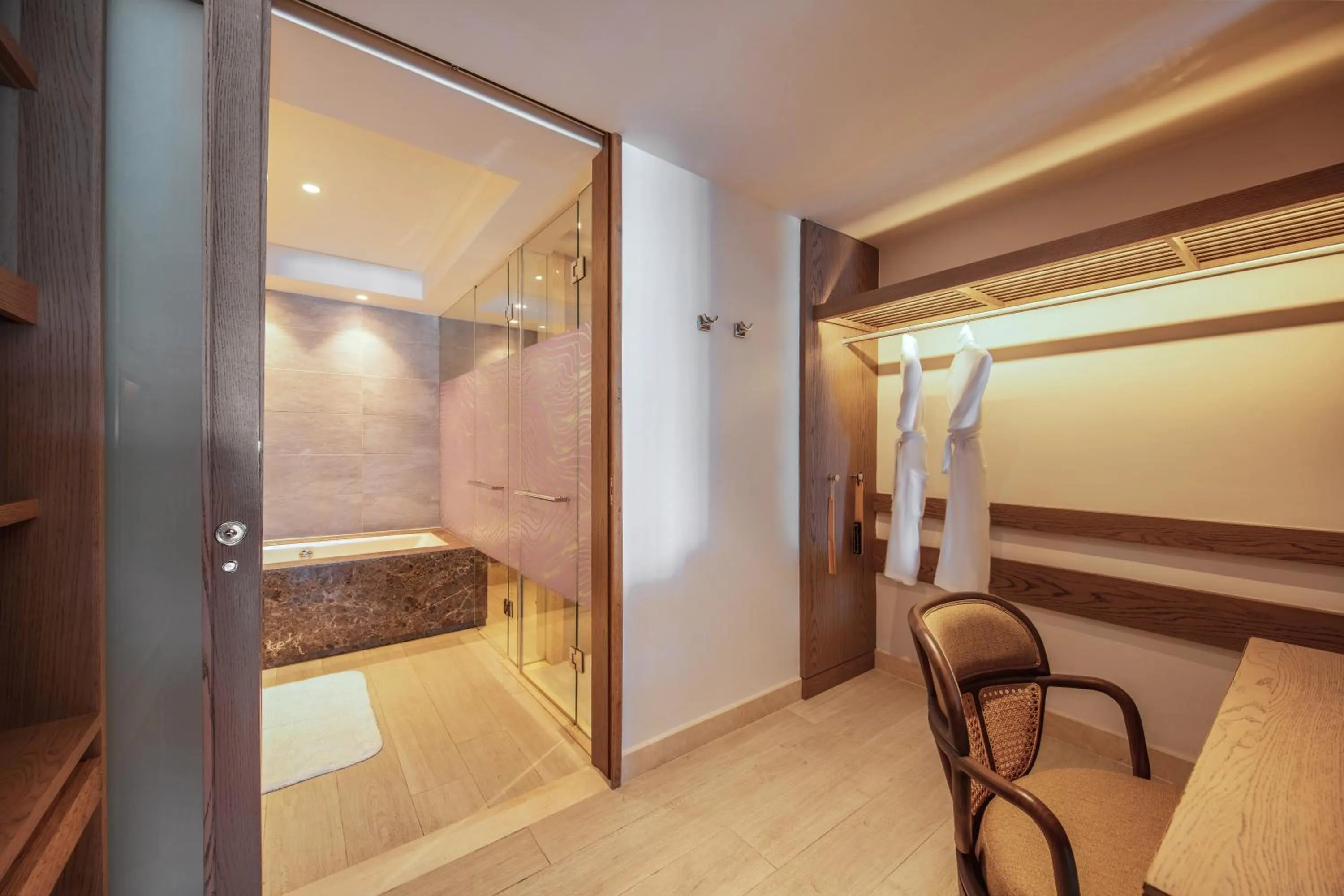 Shower in Shangri-La Le Touessrok, Mauritius