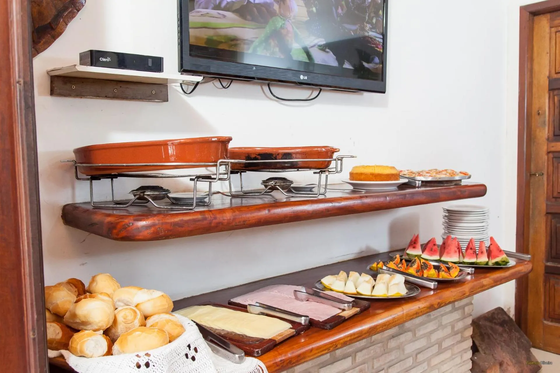 Buffet breakfast in Pousada Barra Vento