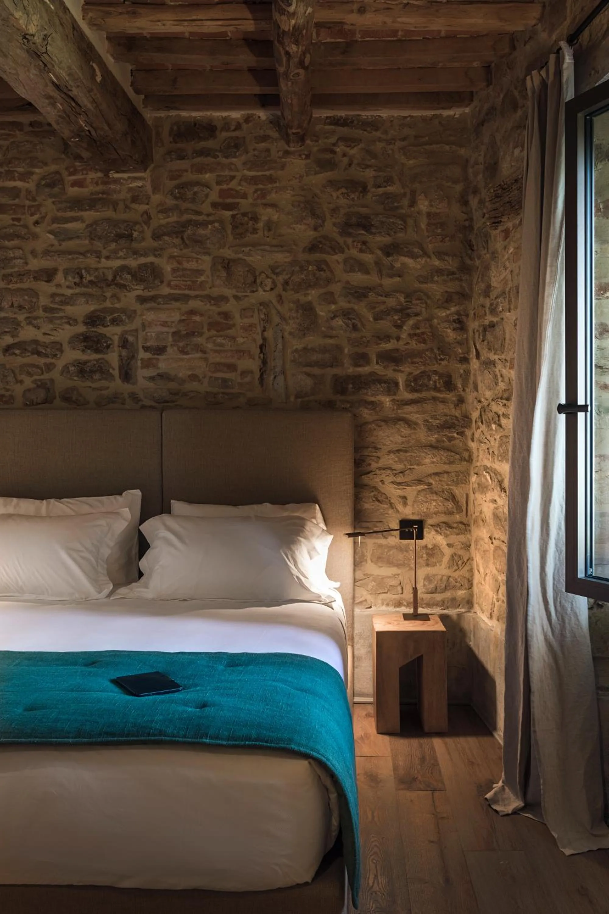 Bedroom, Bed in Rastrello