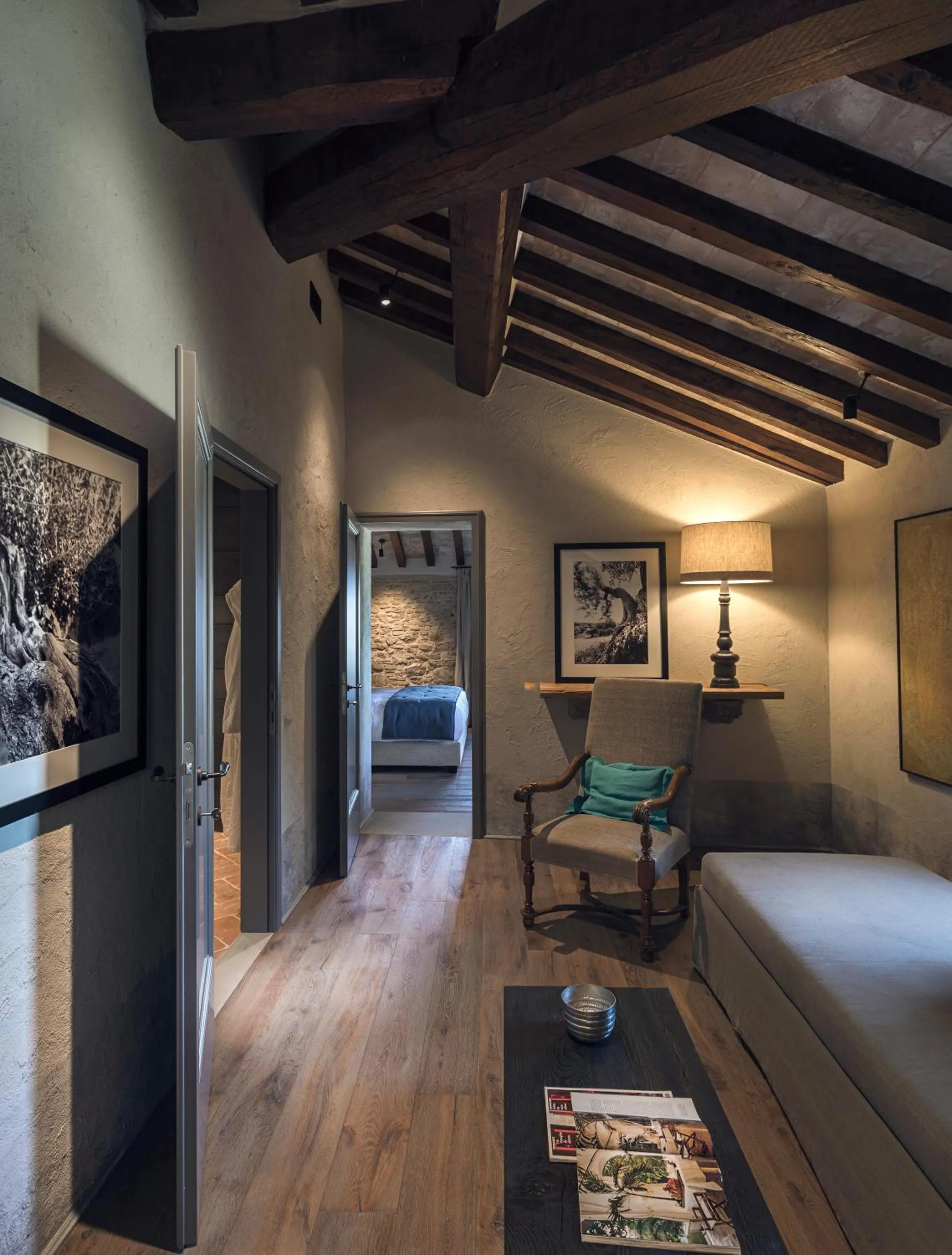 Seating area, Bed in Rastrello