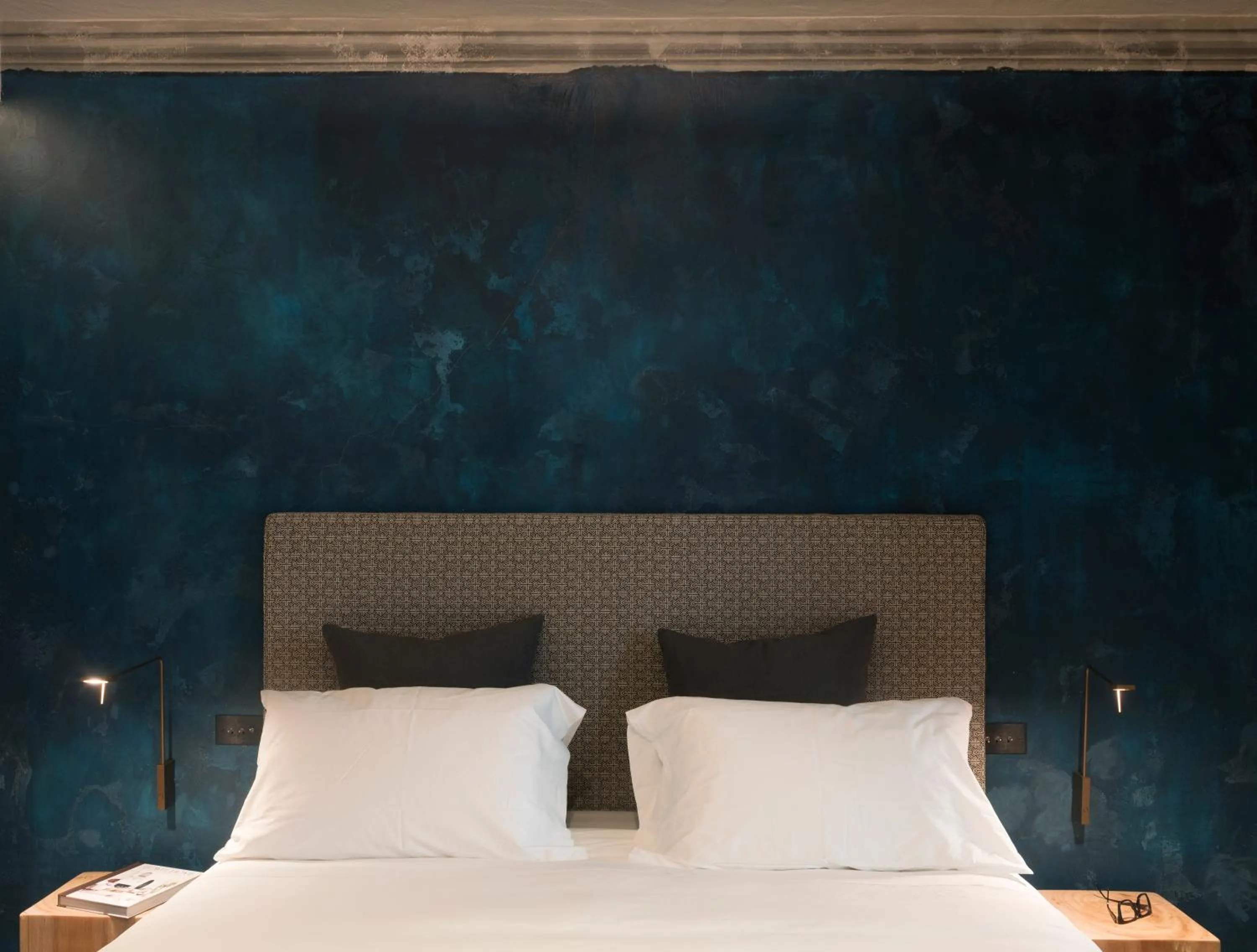 Bedroom, Bed in Rastrello