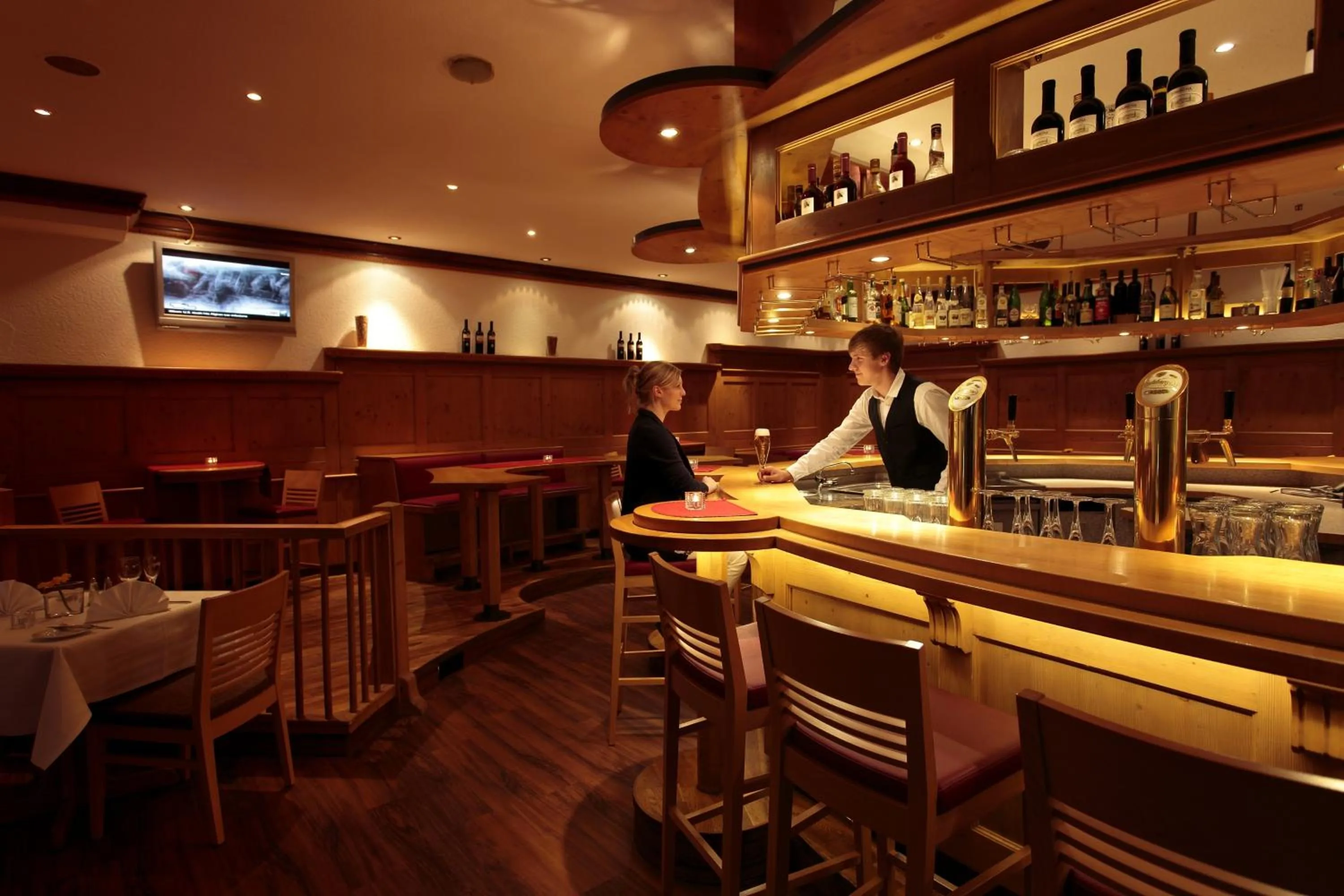 Lounge or bar in H+ Hotel Wiesbaden Niedernhausen