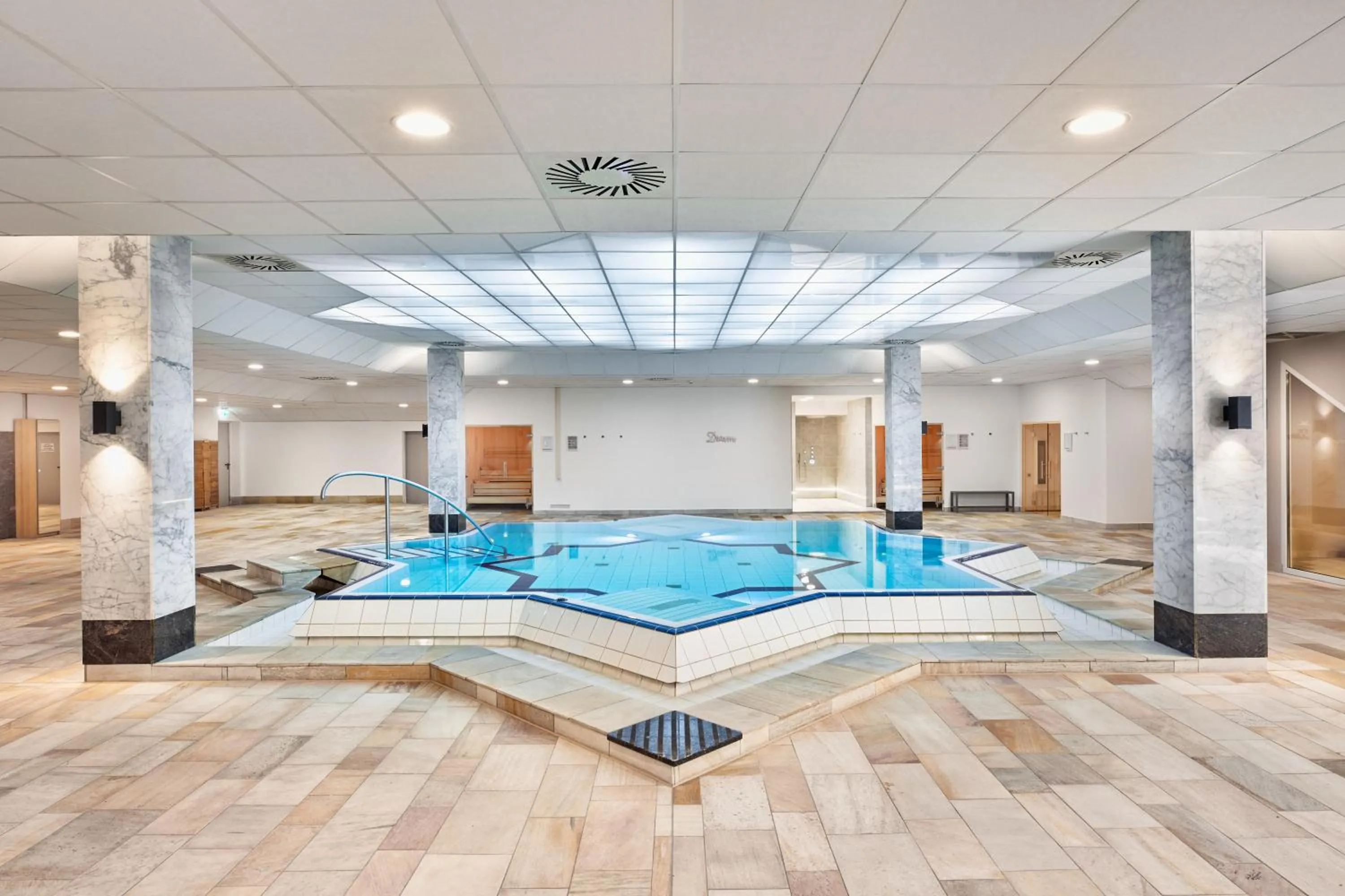 Swimming pool in H+ Hotel Wiesbaden Niedernhausen