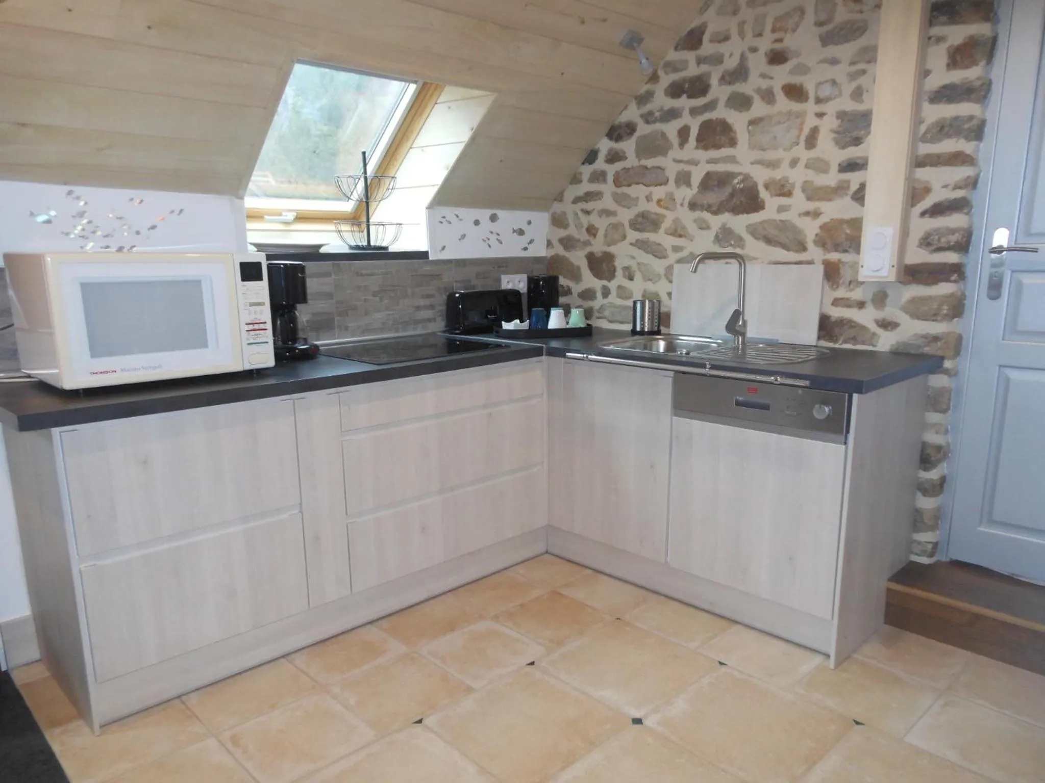 Kitchen or kitchenette in Le Jardin à Mordreuc