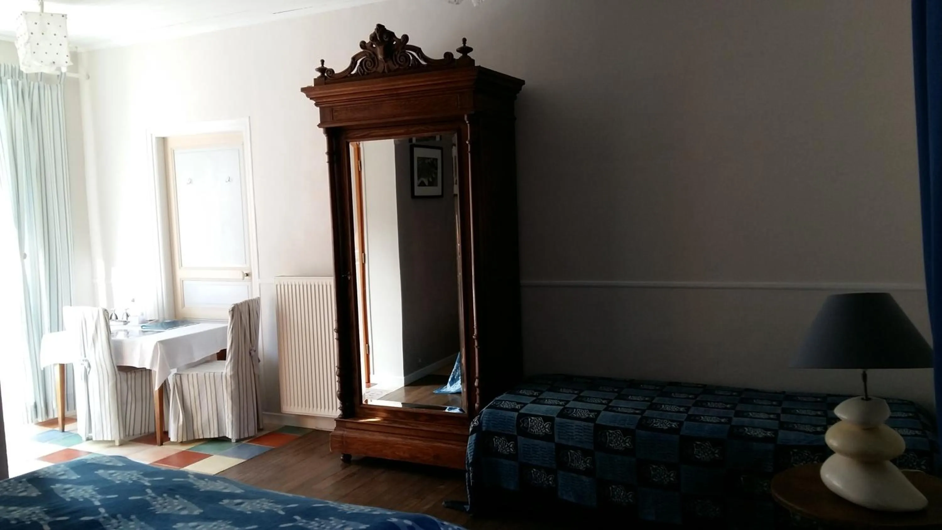 Photo of the whole room, Bed in Le Jardin à Mordreuc