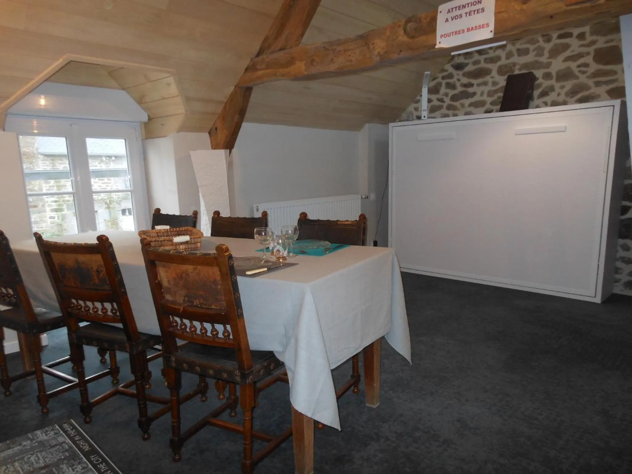 Dining area in Le Jardin à Mordreuc