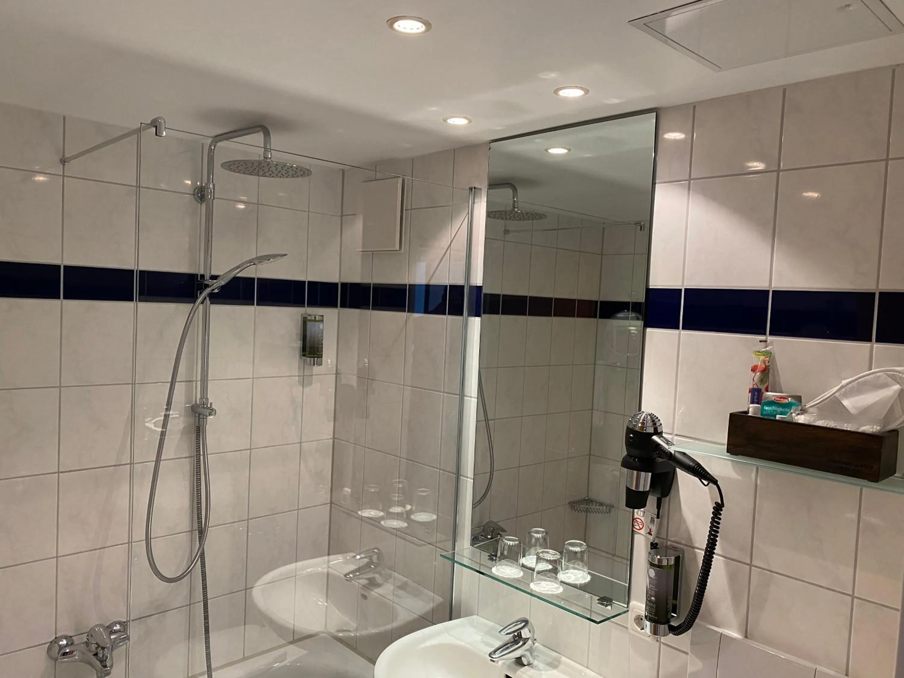 Bathroom in Hotel Stadthafen Stade