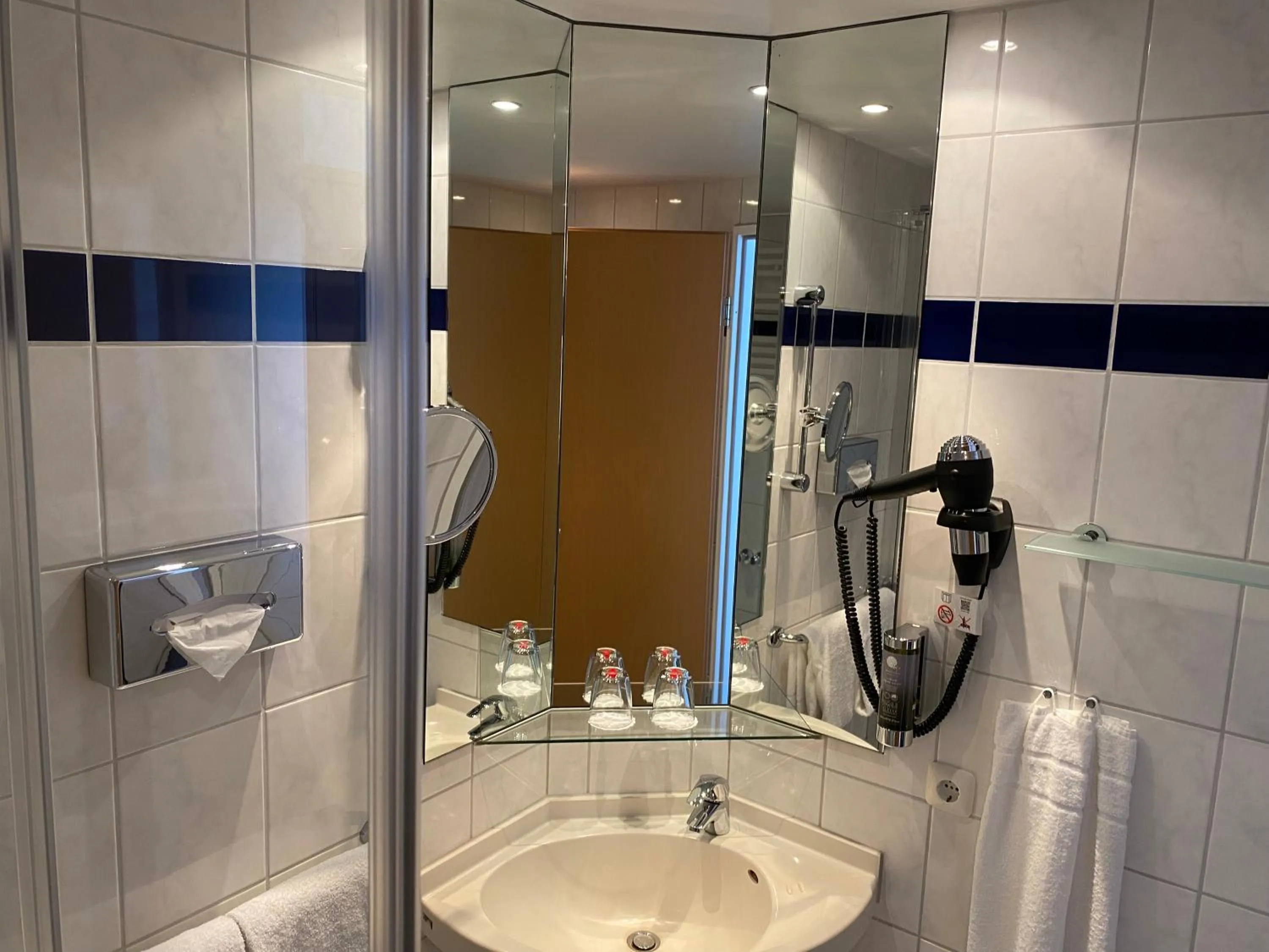 Bathroom in Hotel Stadthafen Stade