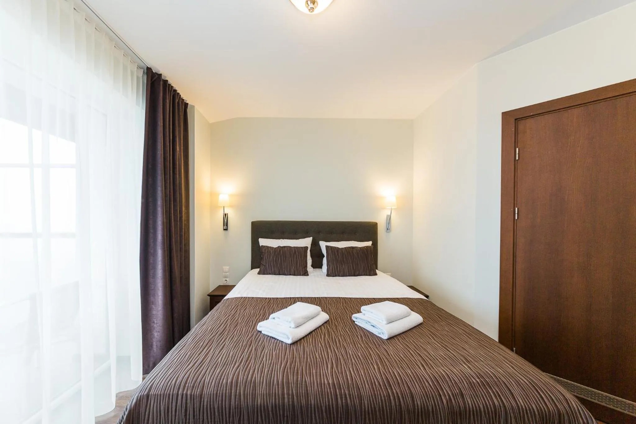 Bed in Motel Panorama