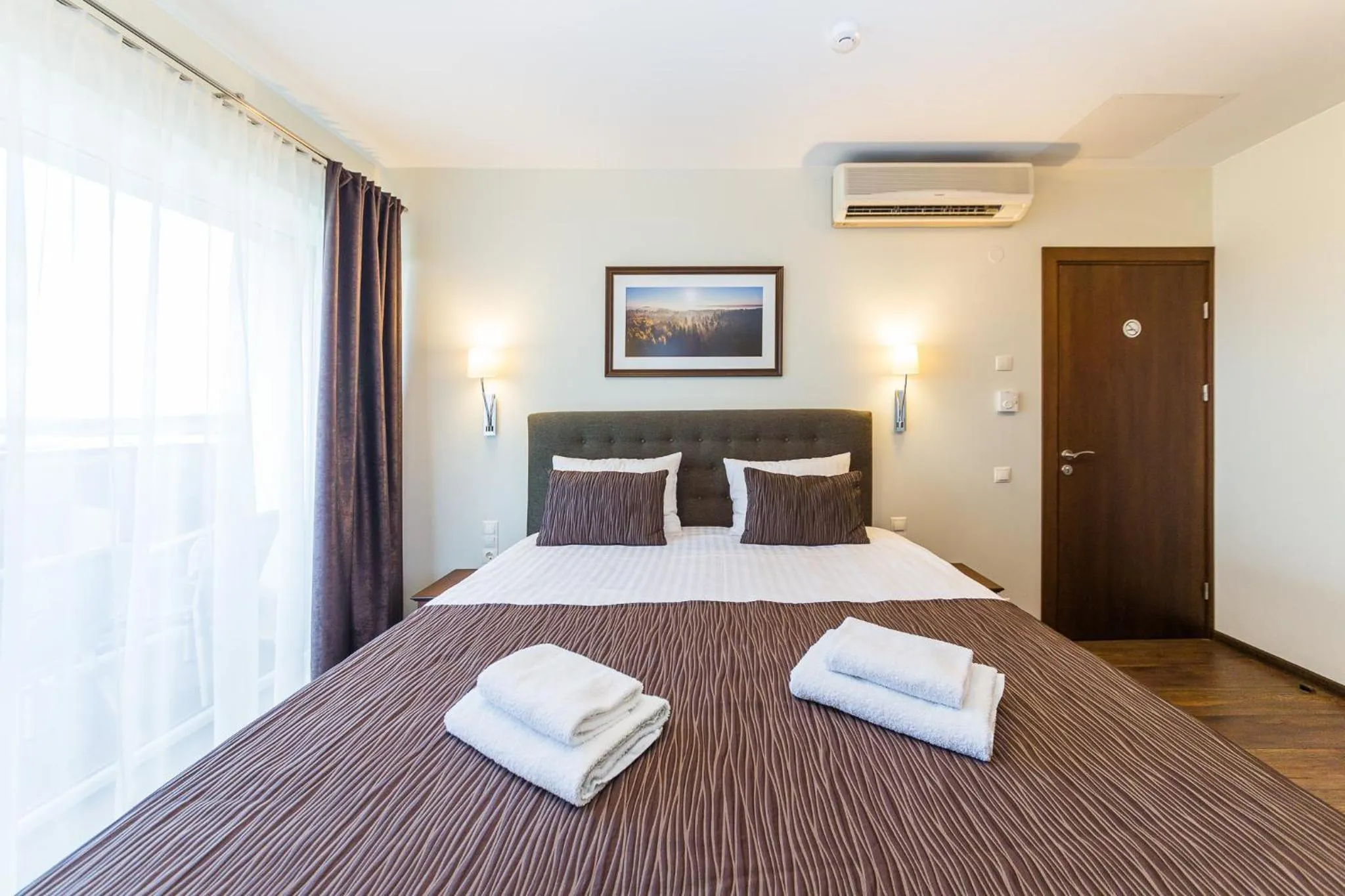 Bed in Motel Panorama