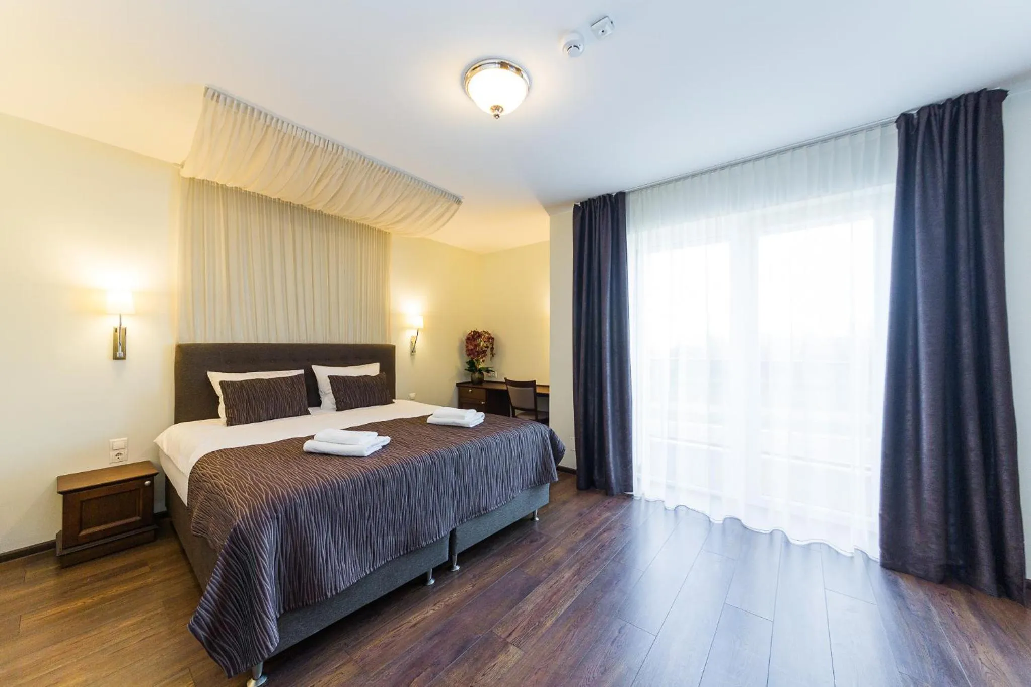 Bed in Motel Panorama