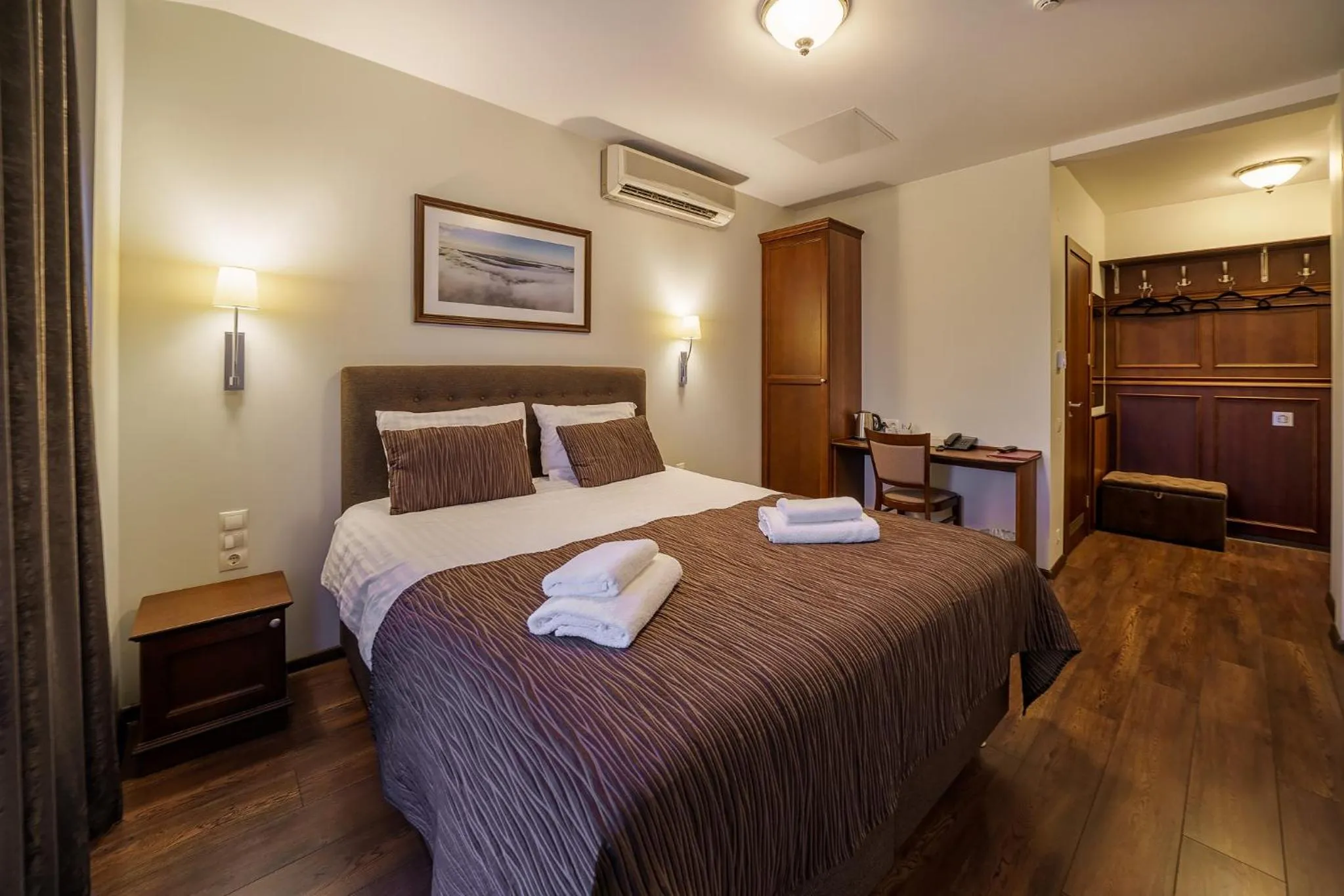 Bed in Motel Panorama