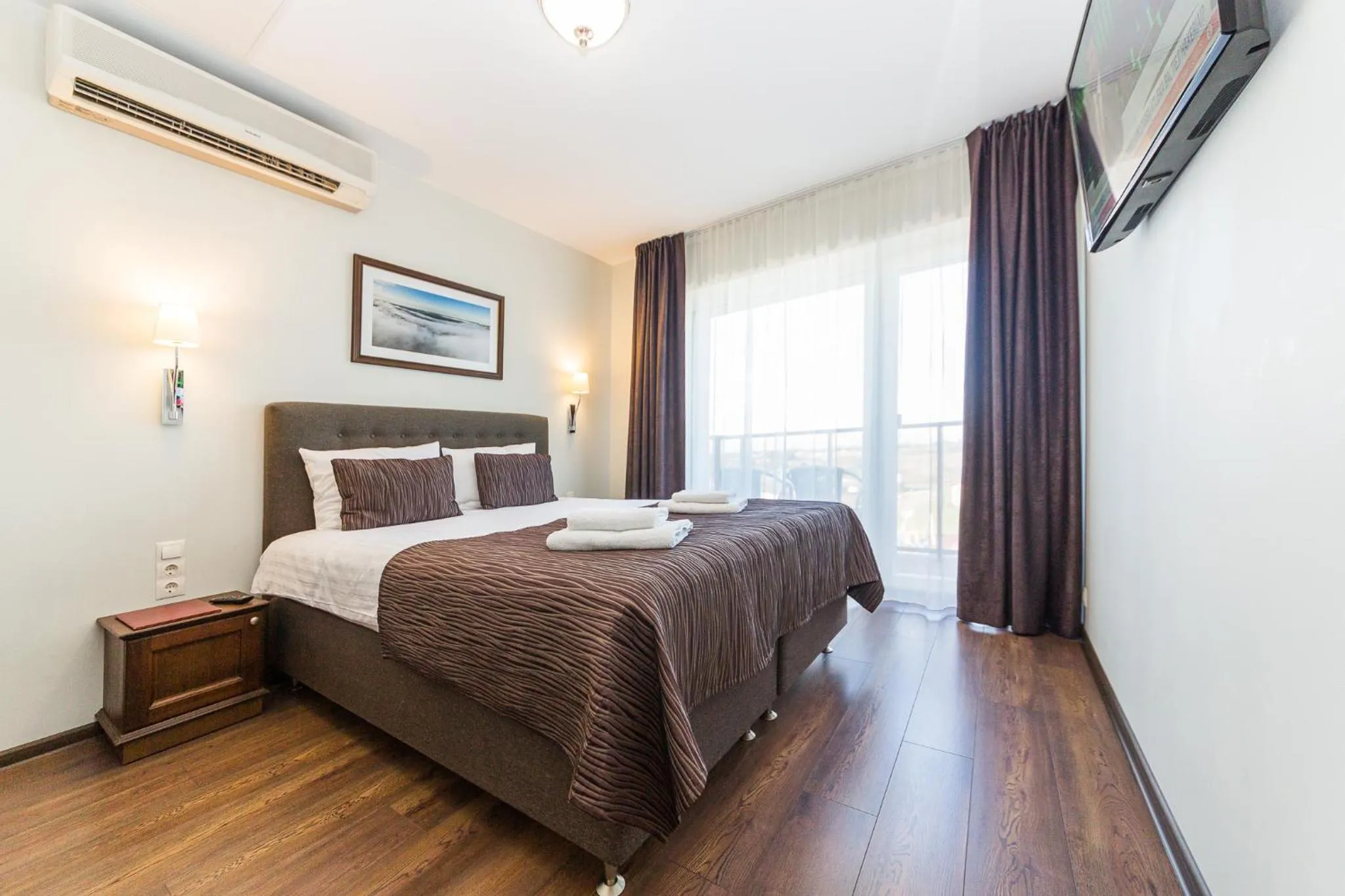 Bed in Motel Panorama