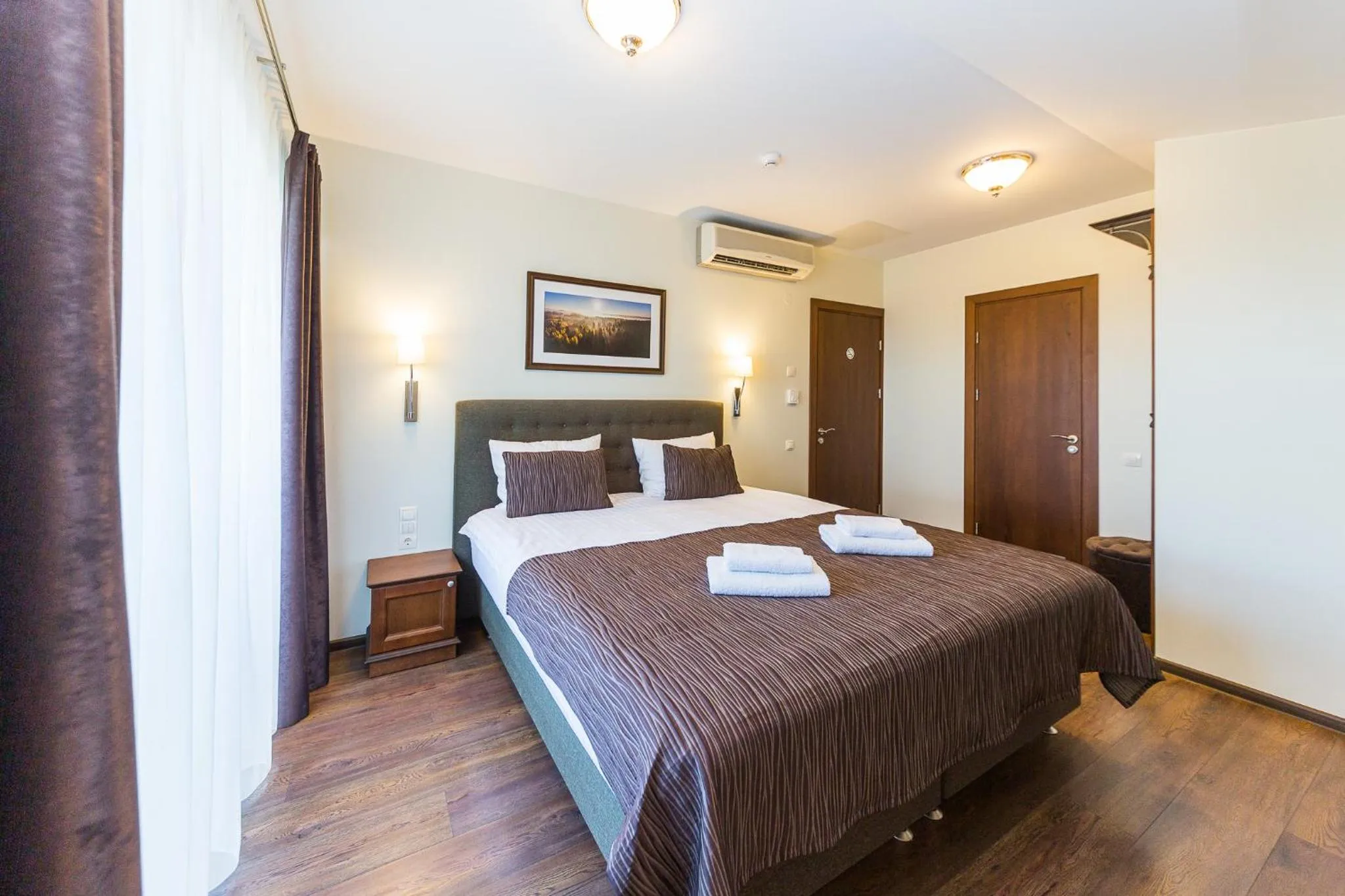 Bed in Motel Panorama