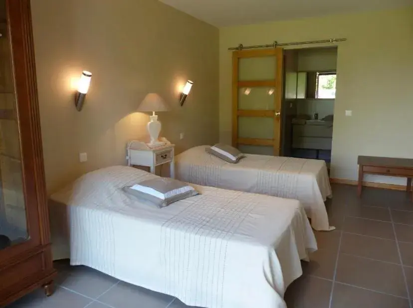 Double Room with Private Bathroom in La Grange de l’Ouche Double Room with Private Bathroom in La Grange de l’Ouche