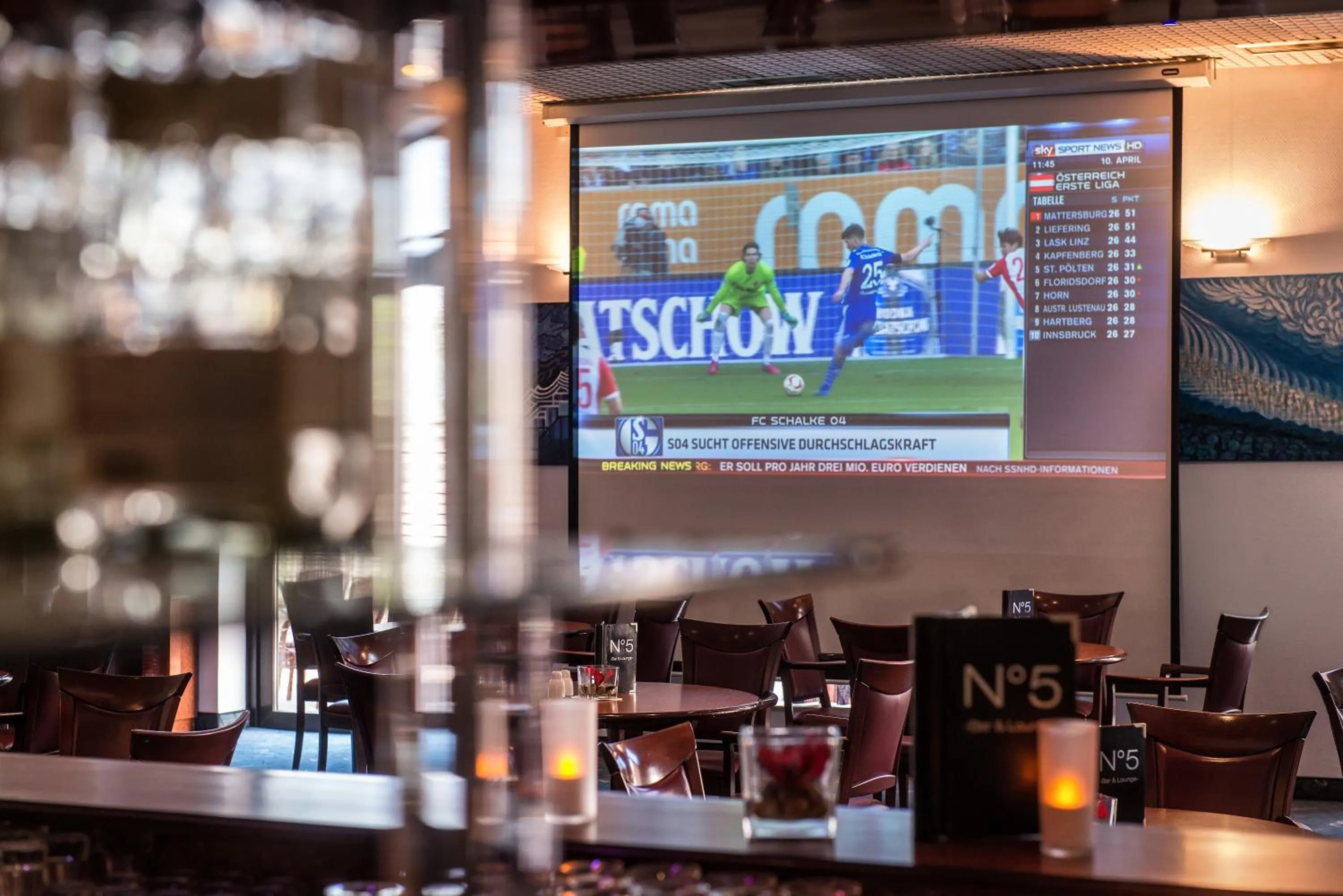 Lounge or bar in Wyndham Garden Duesseldorf Mettmann