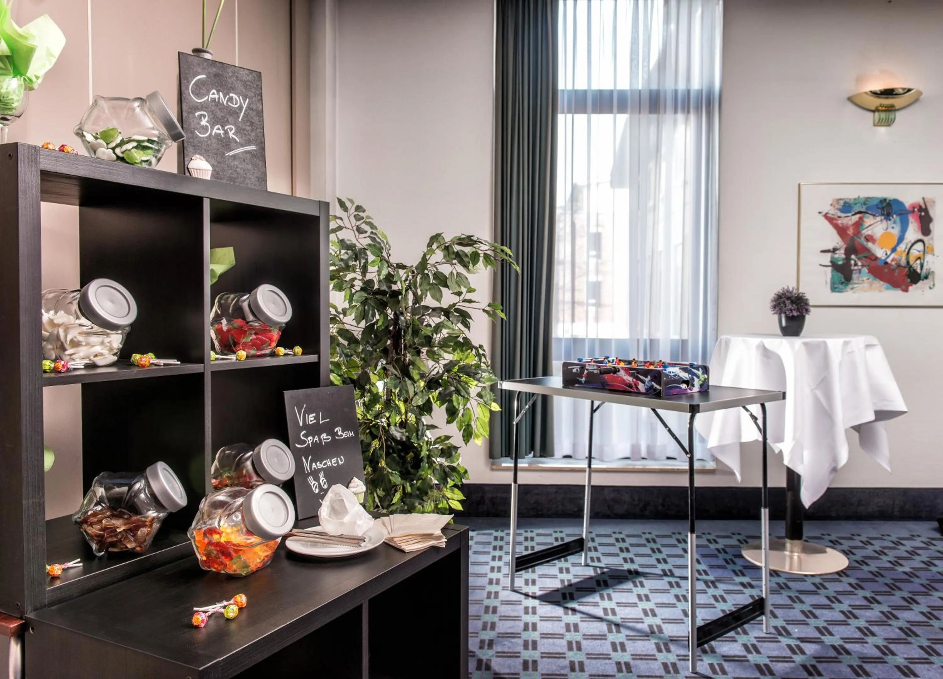 Lounge or bar in Wyndham Garden Duesseldorf Mettmann