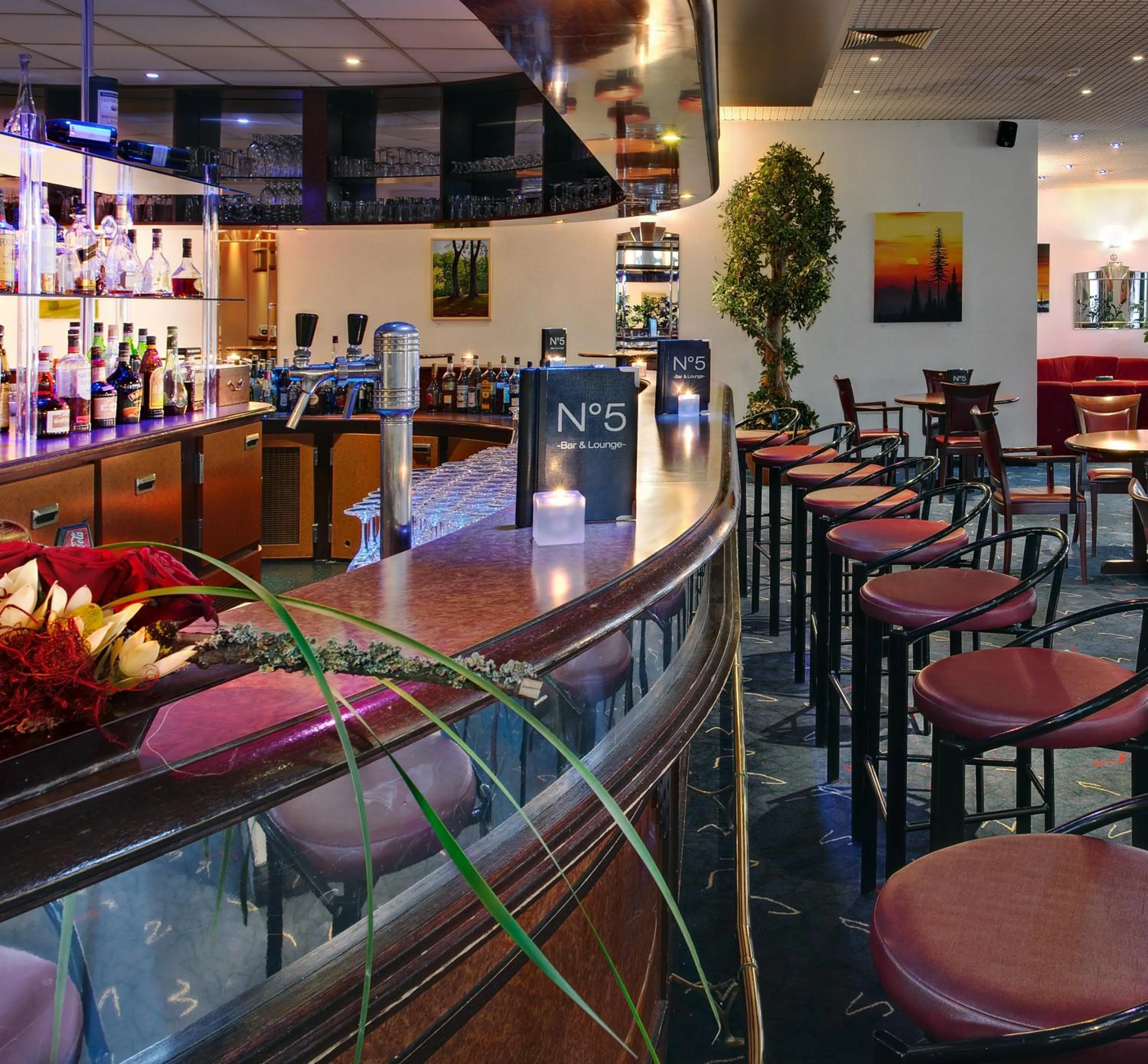 Lounge or bar in Wyndham Garden Duesseldorf Mettmann