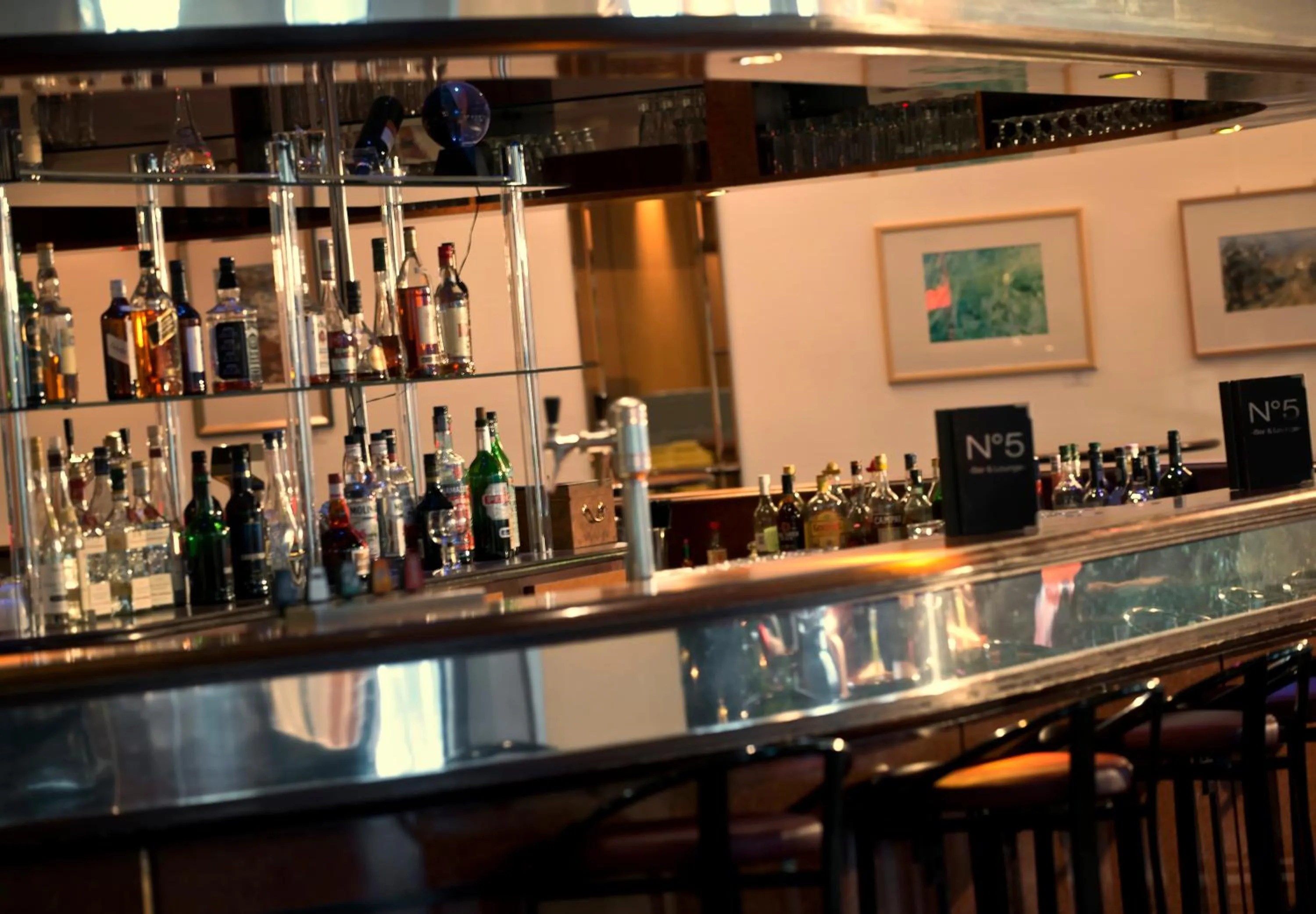 Lounge or bar in Wyndham Garden Duesseldorf Mettmann