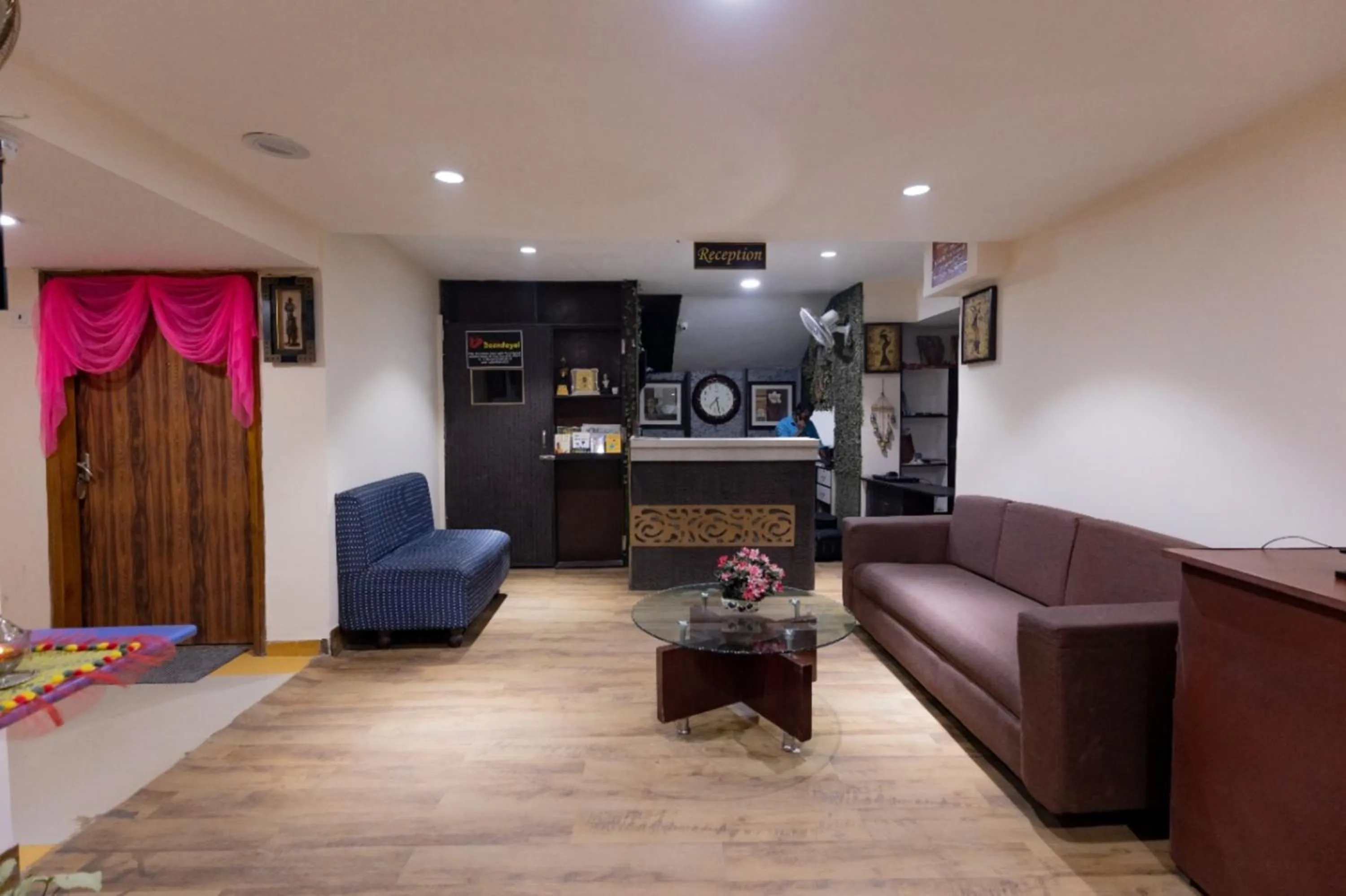 Library in Hotel Deendayal