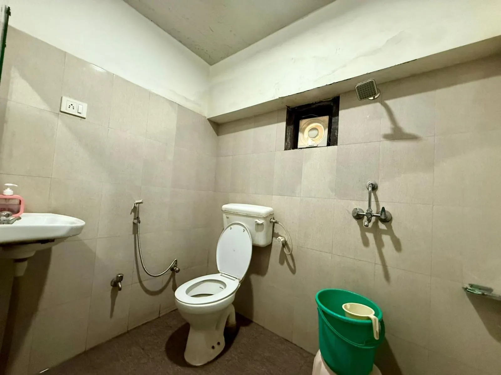 Bathroom in Hotel Deendayal