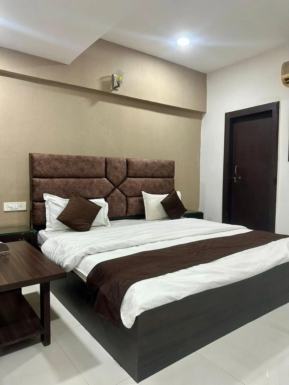 Bedroom in Hotel Deendayal