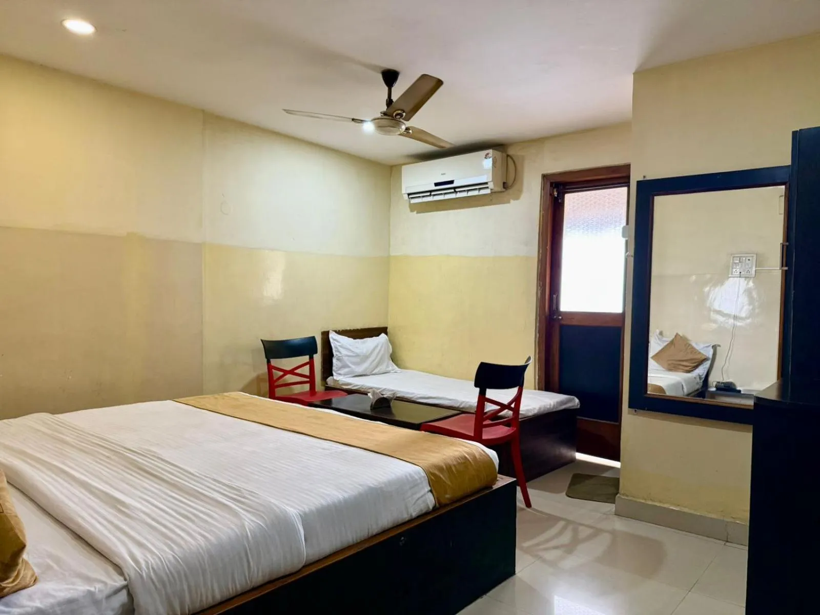 Photo of the whole room in Hotel Deendayal