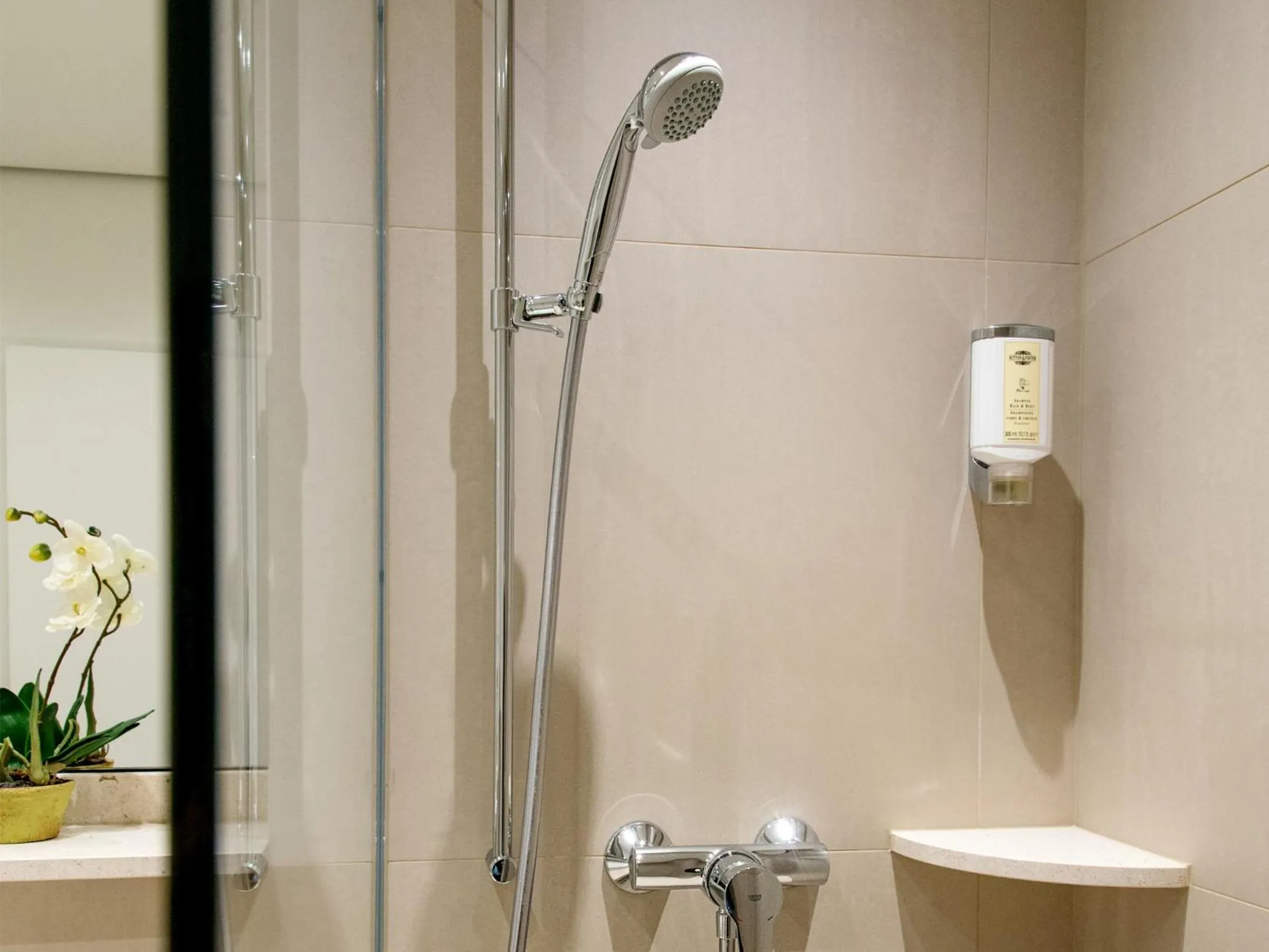 Shower in Hotel Wünschmann