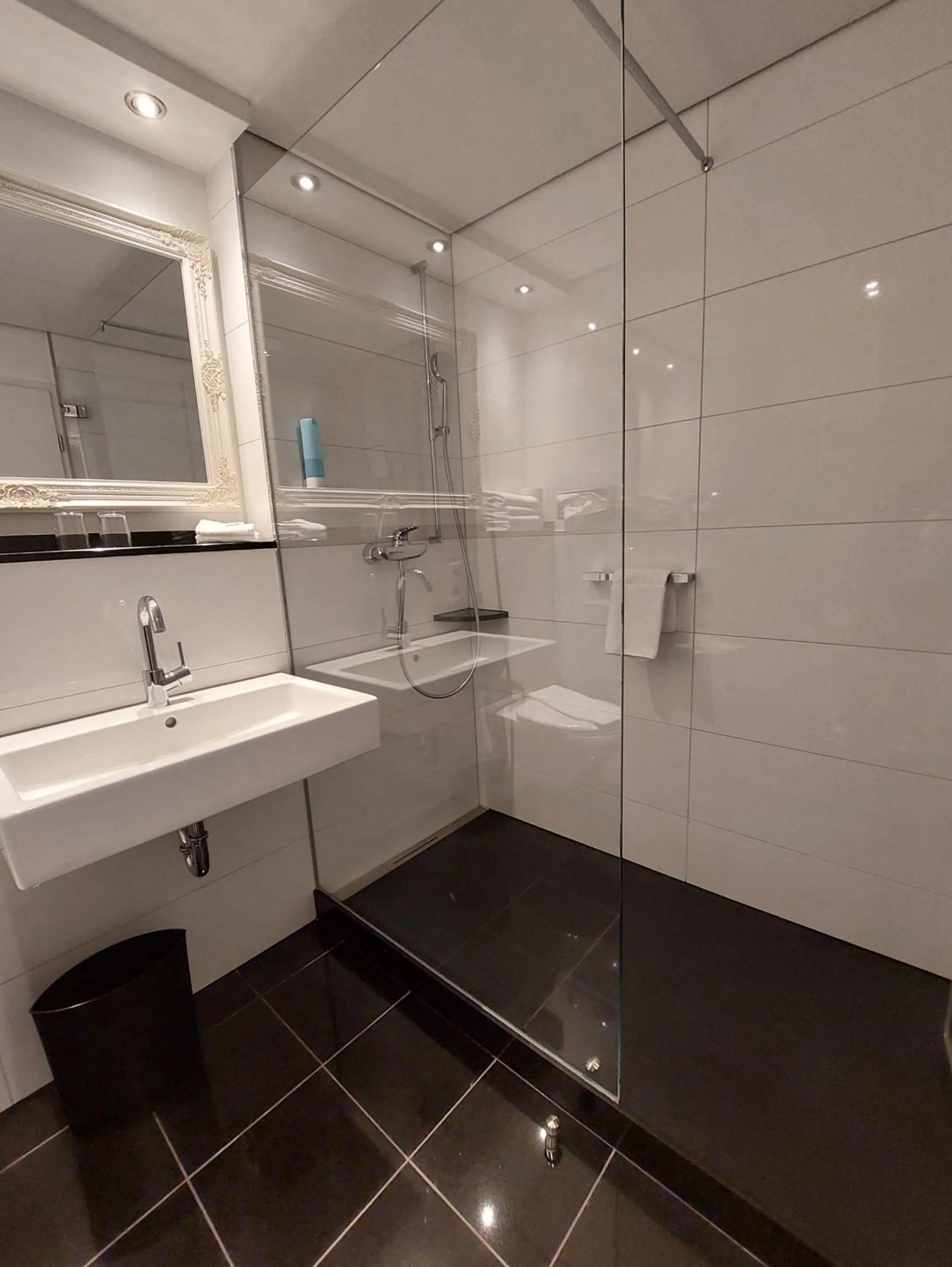 Shower in Hotel Wünschmann