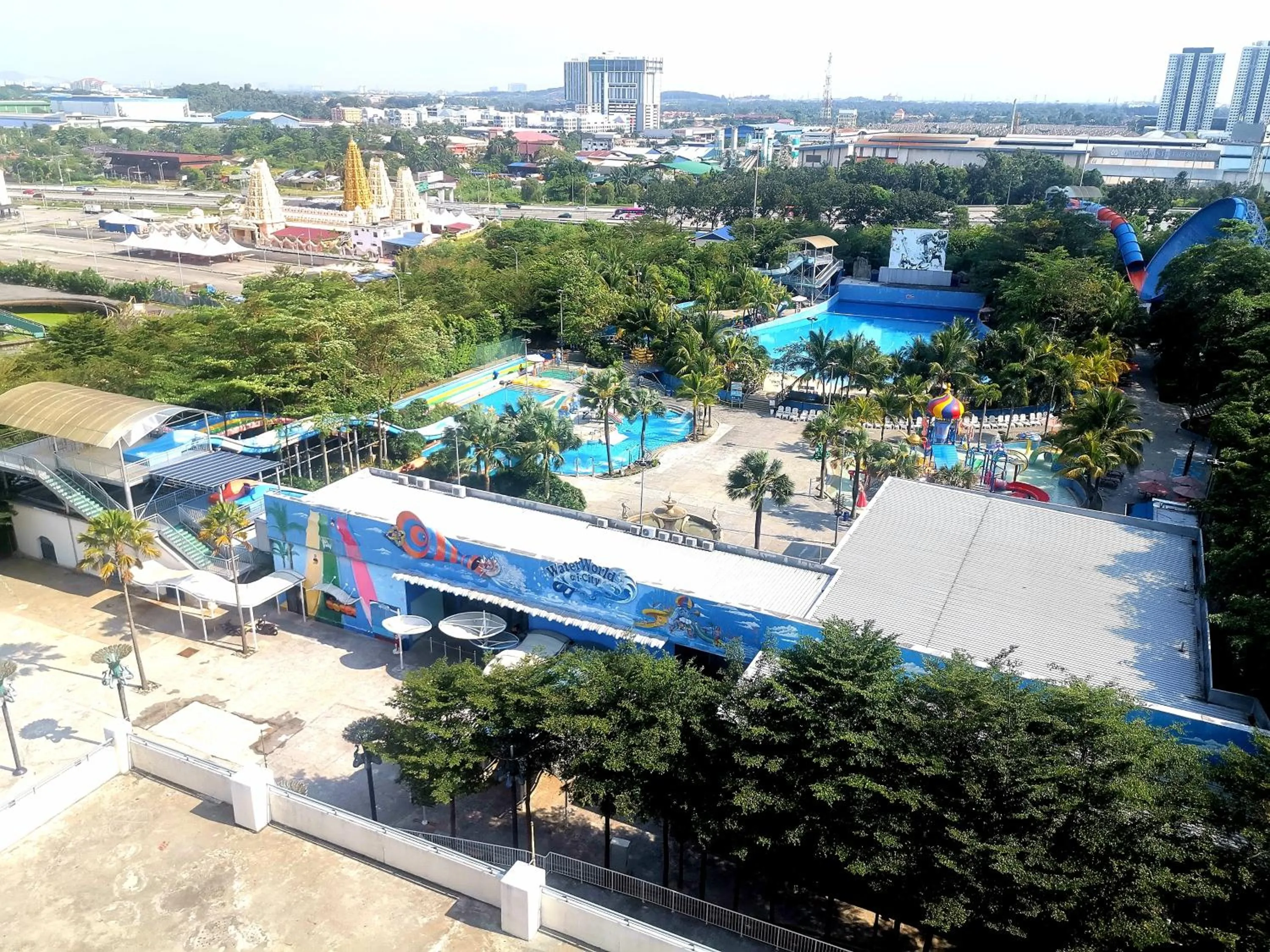 Aqua park in A's House i-City 1-4pax Studio Netflix Wifi
