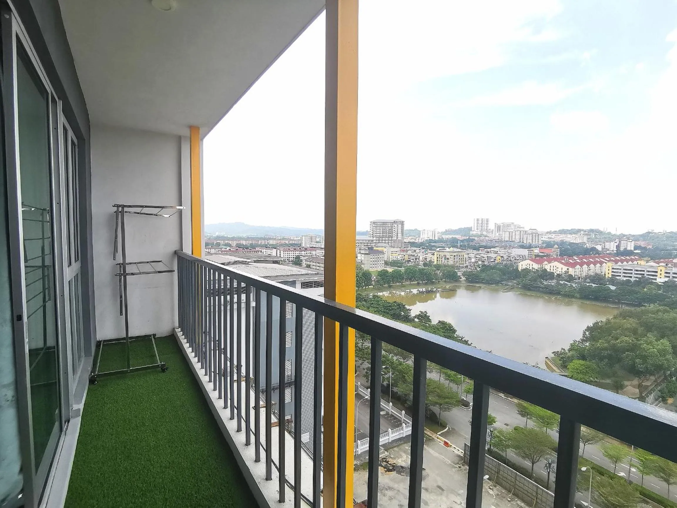 Balcony/Terrace in A's House i-City 1-4pax Studio Netflix Wifi