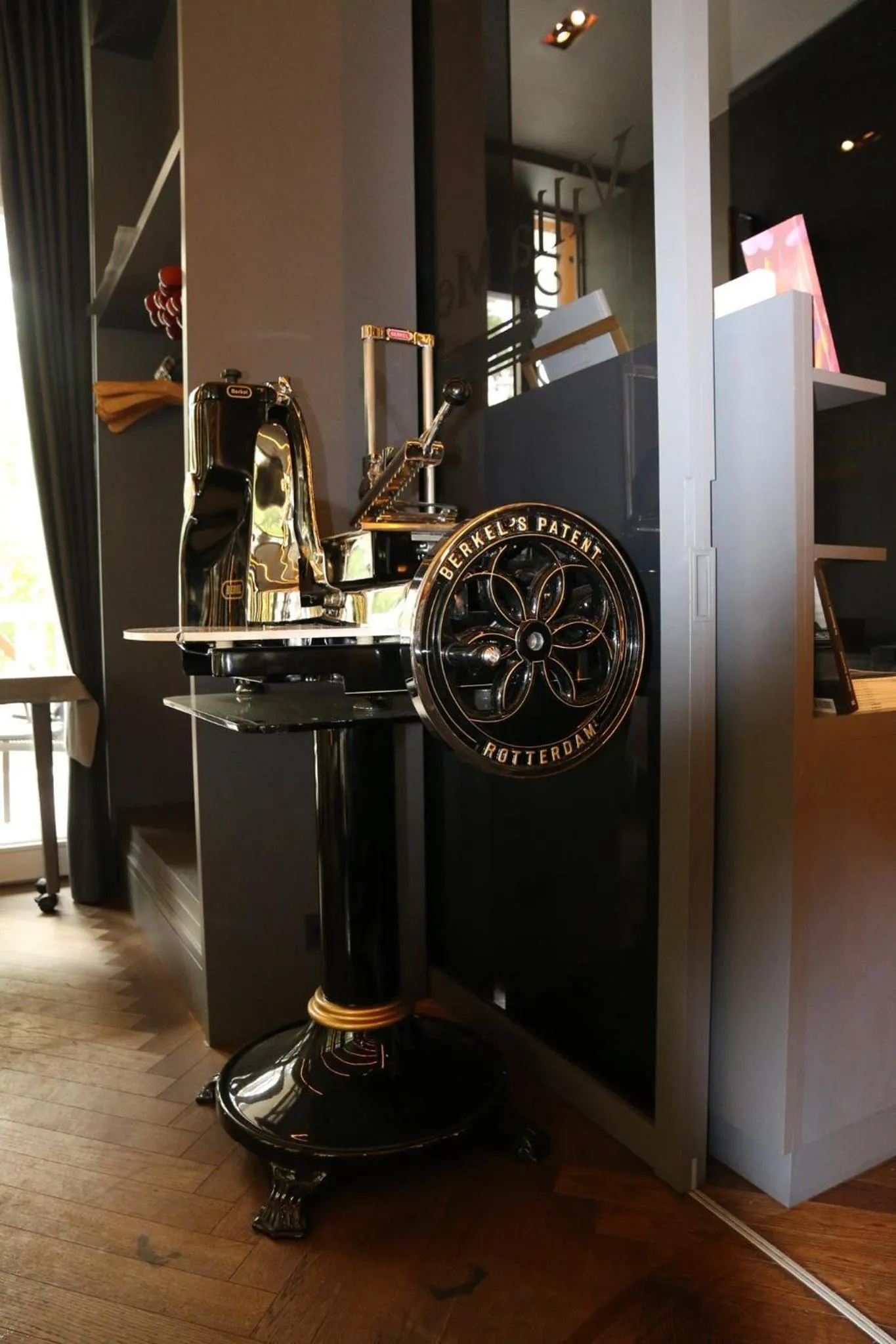 Restaurant/places to eat in Villa Medici