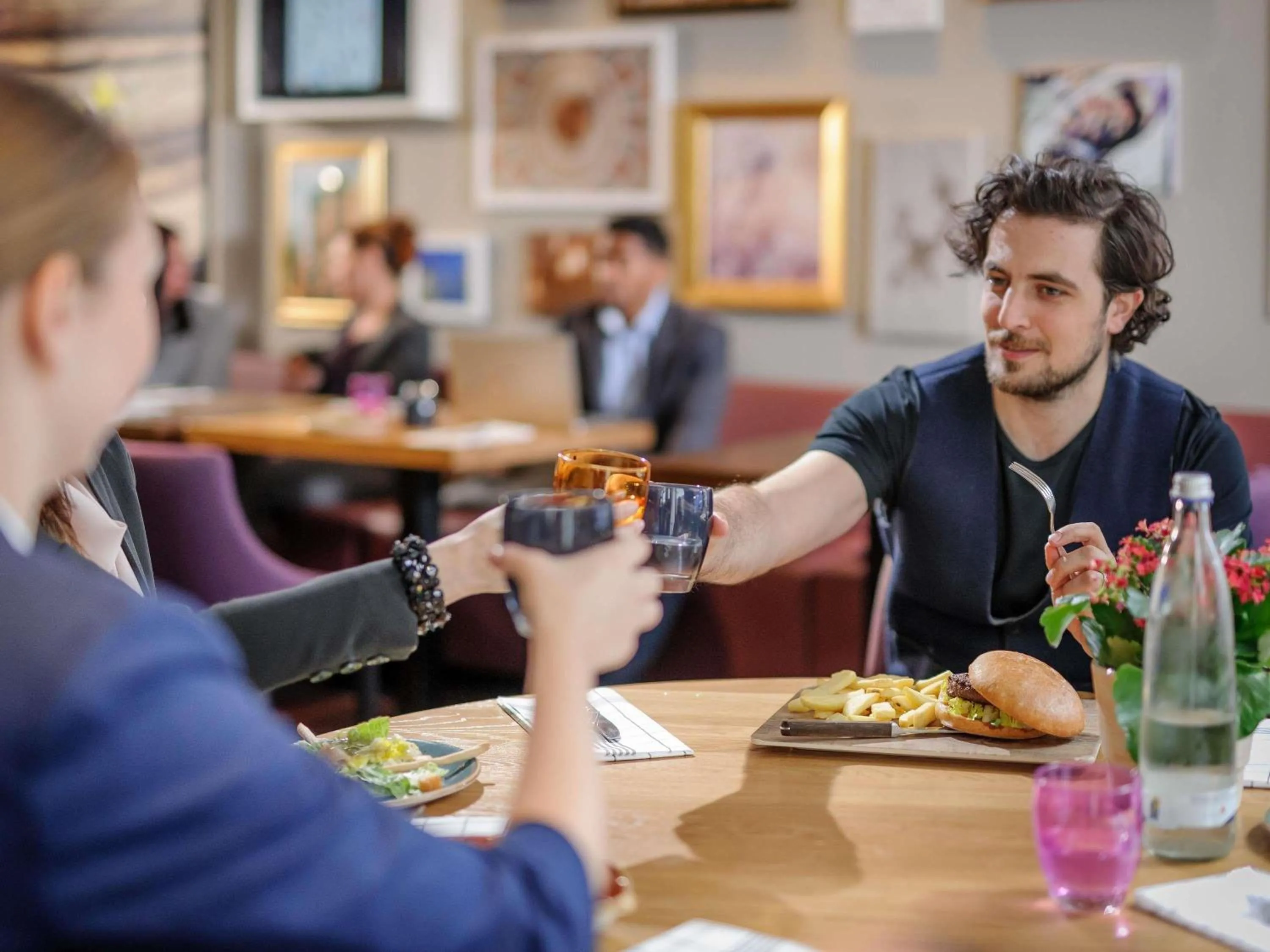 Restaurant/places to eat in Mercure München City Center