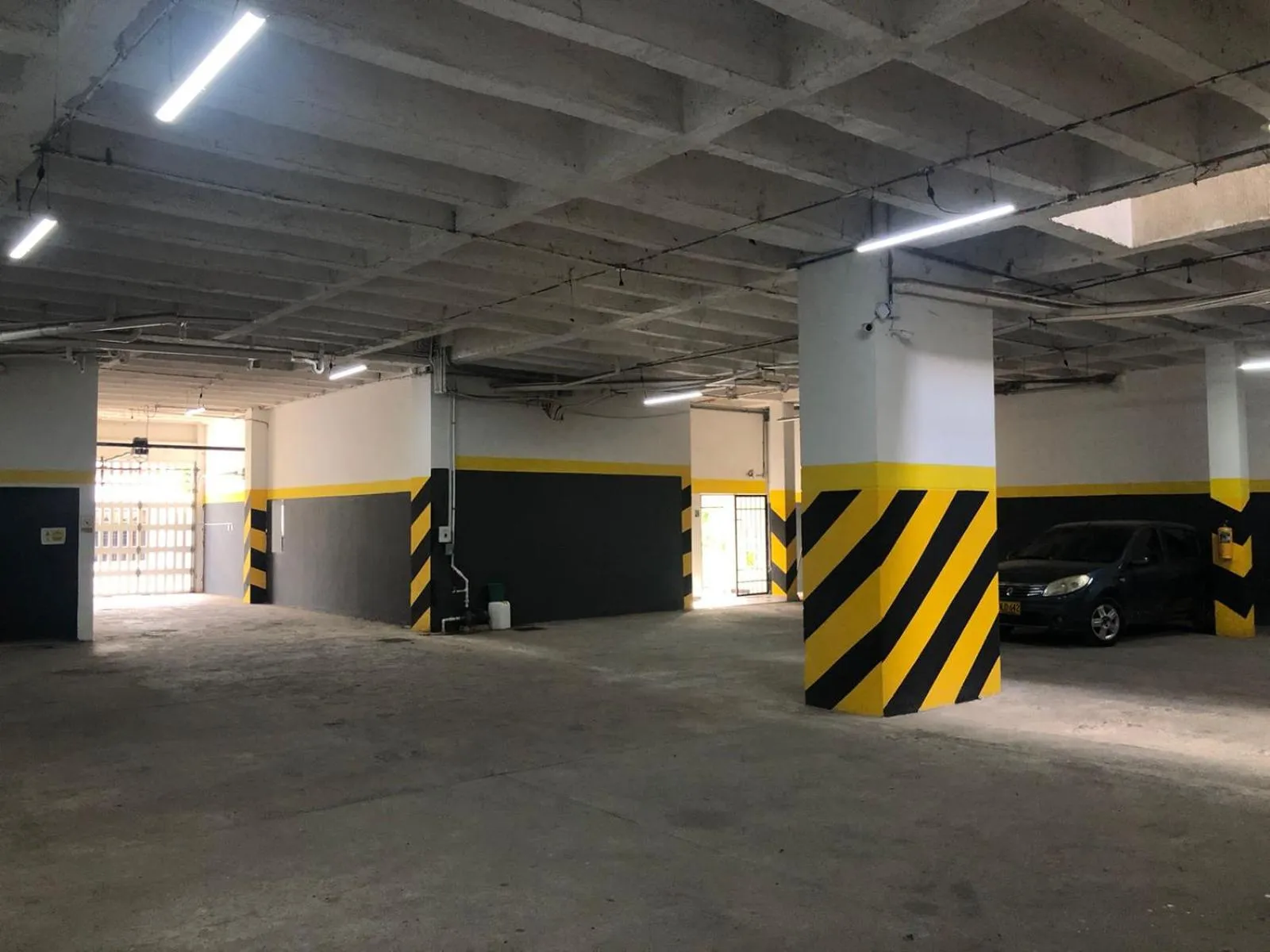 Parking in Hotel Real del Valle