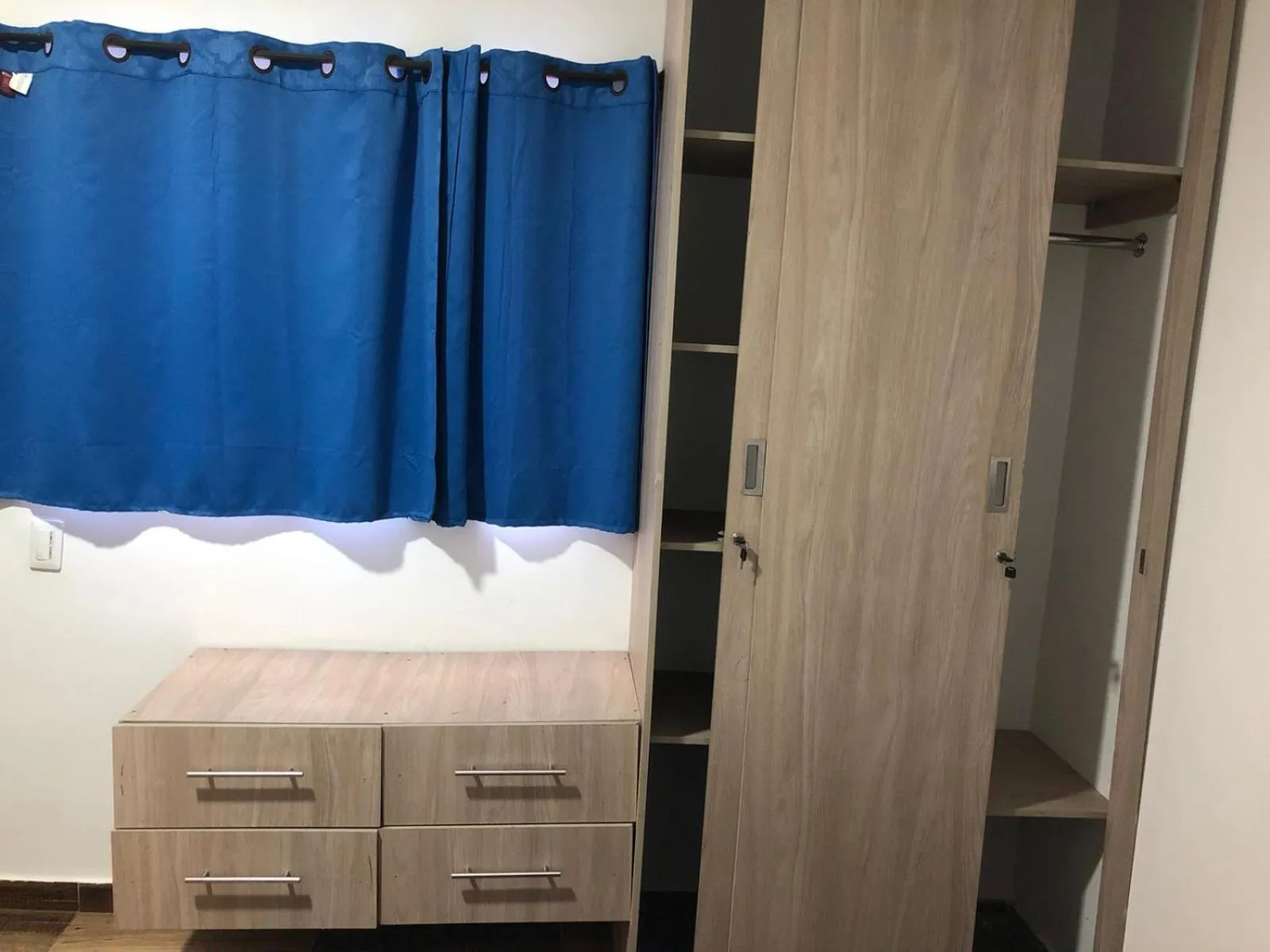 wardrobe, Bed in Hotel Real del Valle