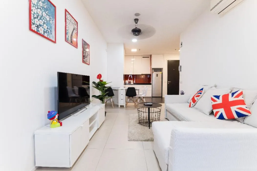 Living room in ARCORIS, MONT KIARA by MK HOME