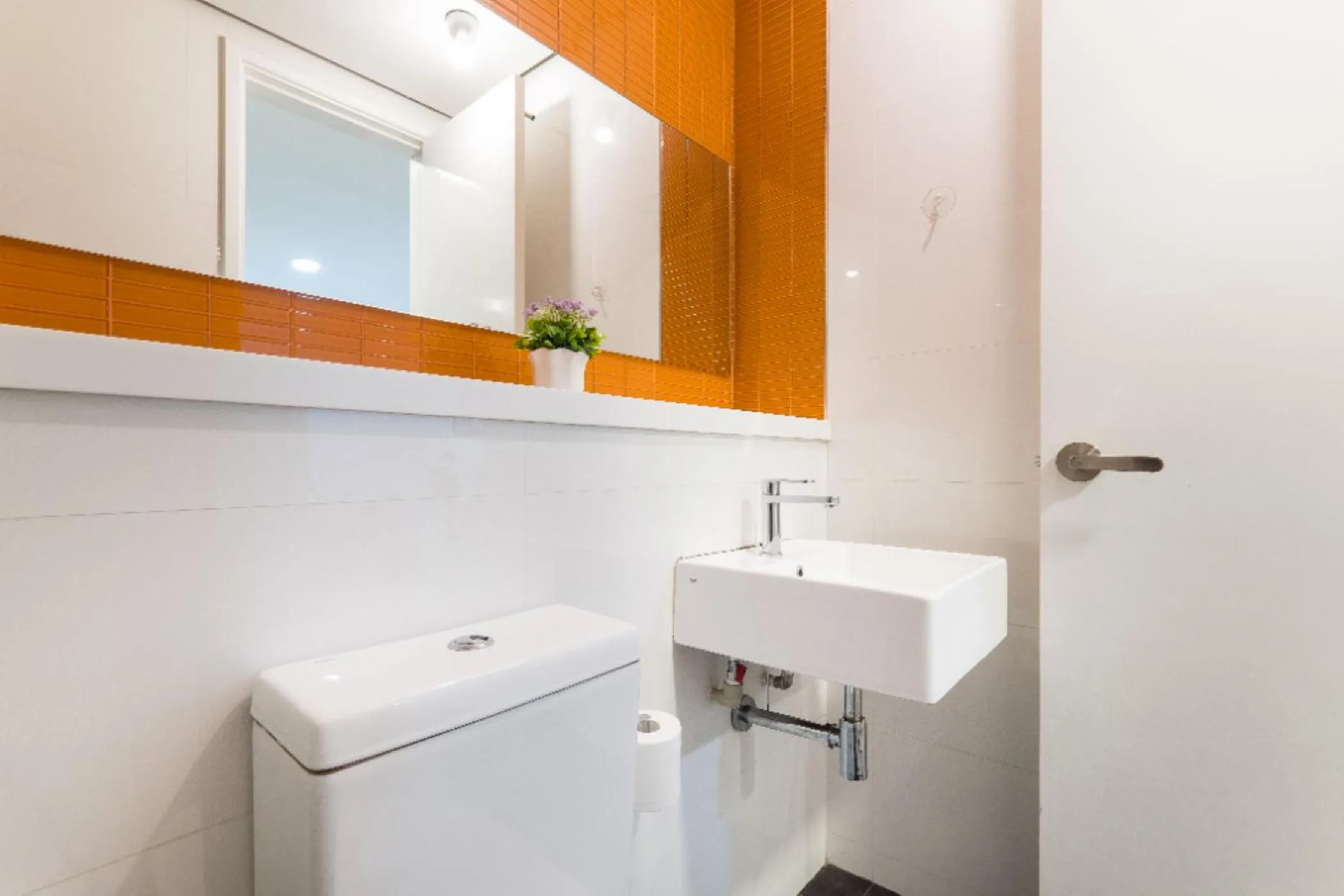 Bathroom in ARCORIS, MONT KIARA by MK HOME