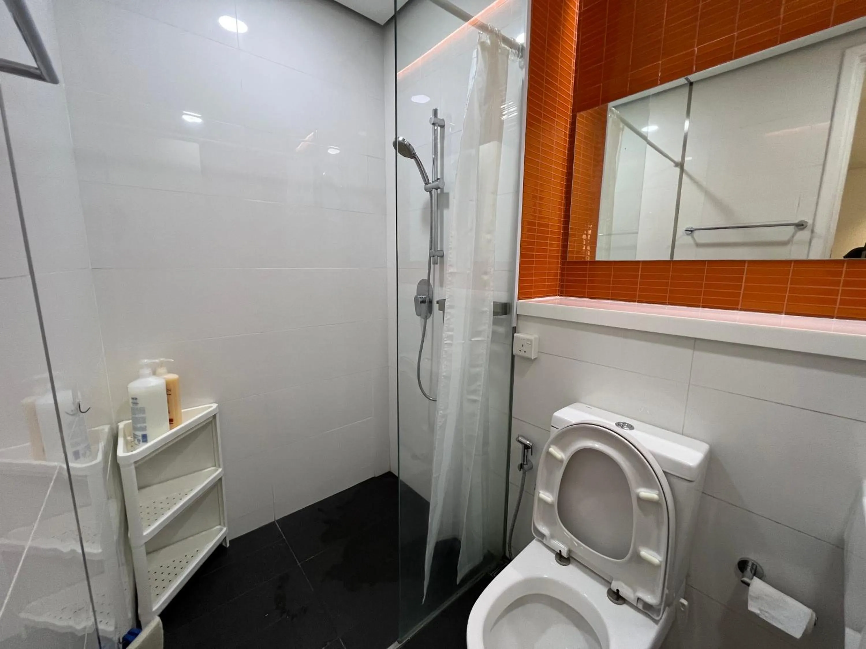 Shower in ARCORIS, MONT KIARA by MK HOME