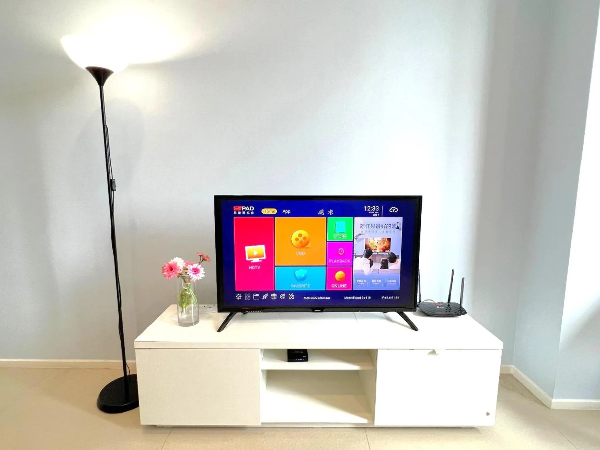 Living room in ARCORIS, MONT KIARA by MK HOME