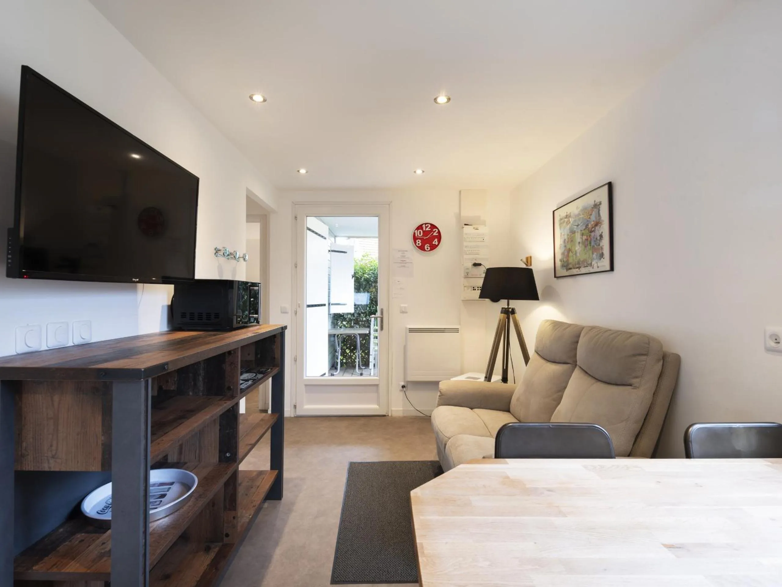 Communal lounge/ TV room in Residence Louis Quartier Des Lilas