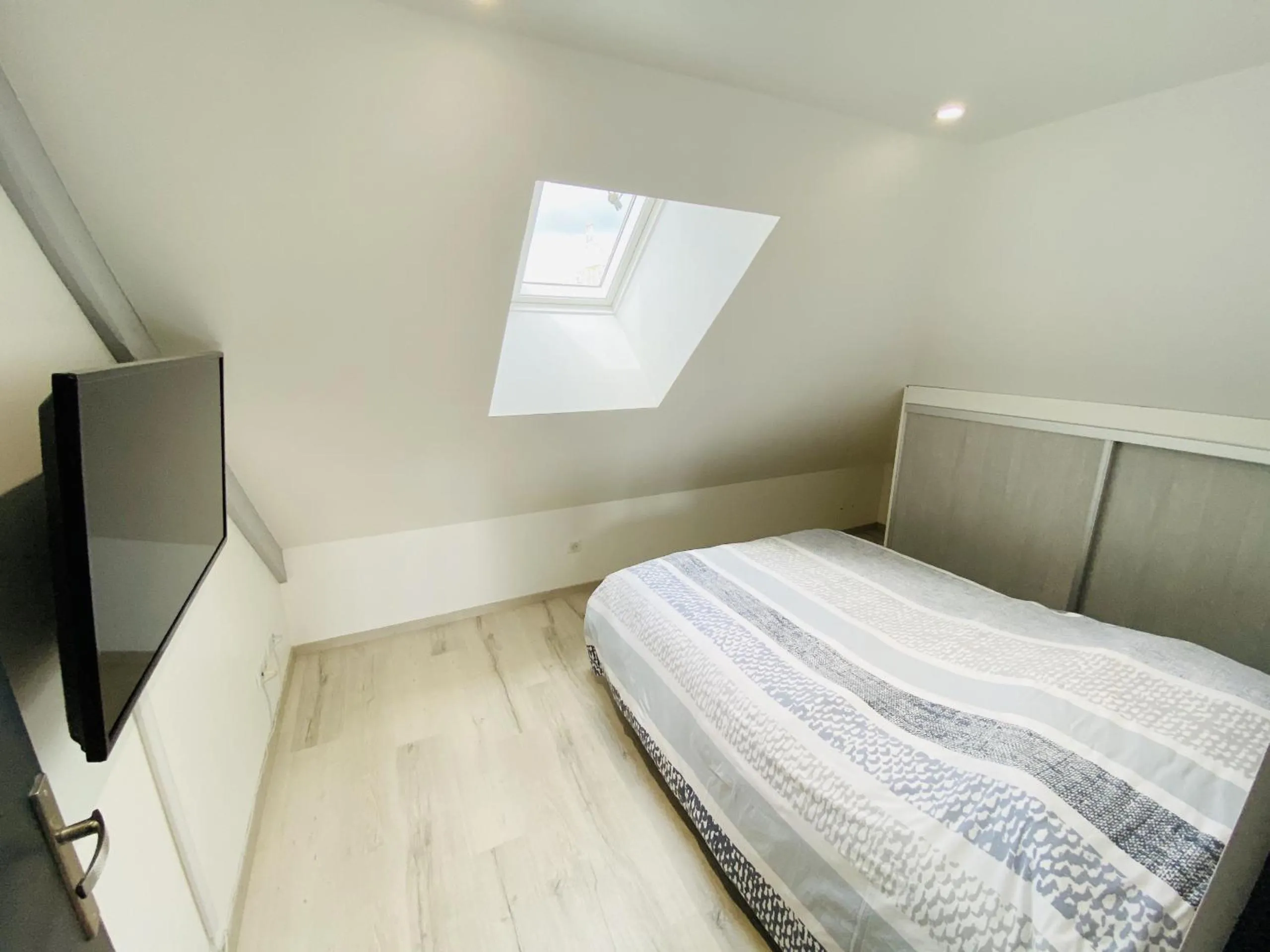 Other, Bed in Residence Louis Quartier Des Lilas