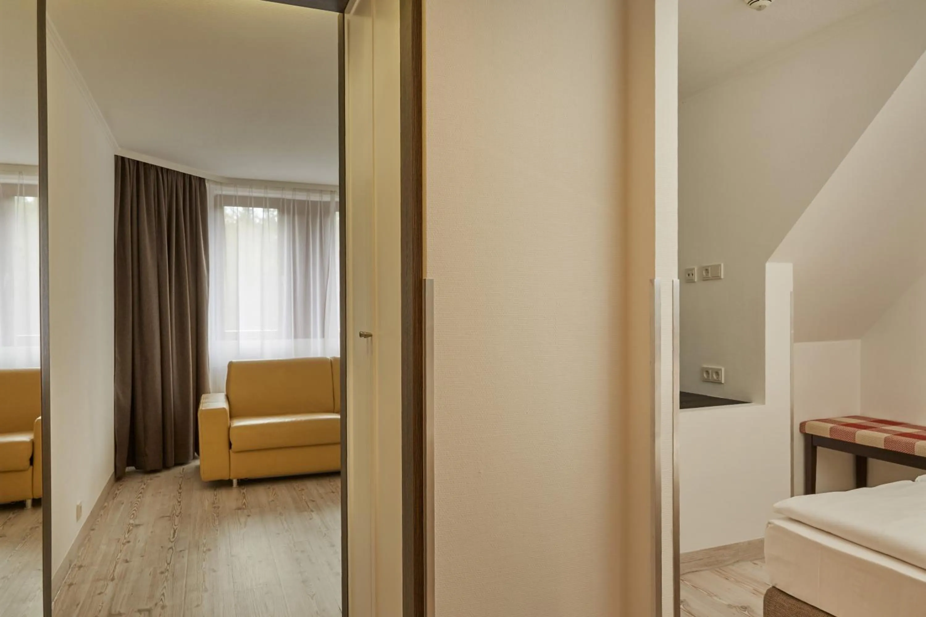 Photo of the whole room, Bed in H+ Hotel Nürnberg