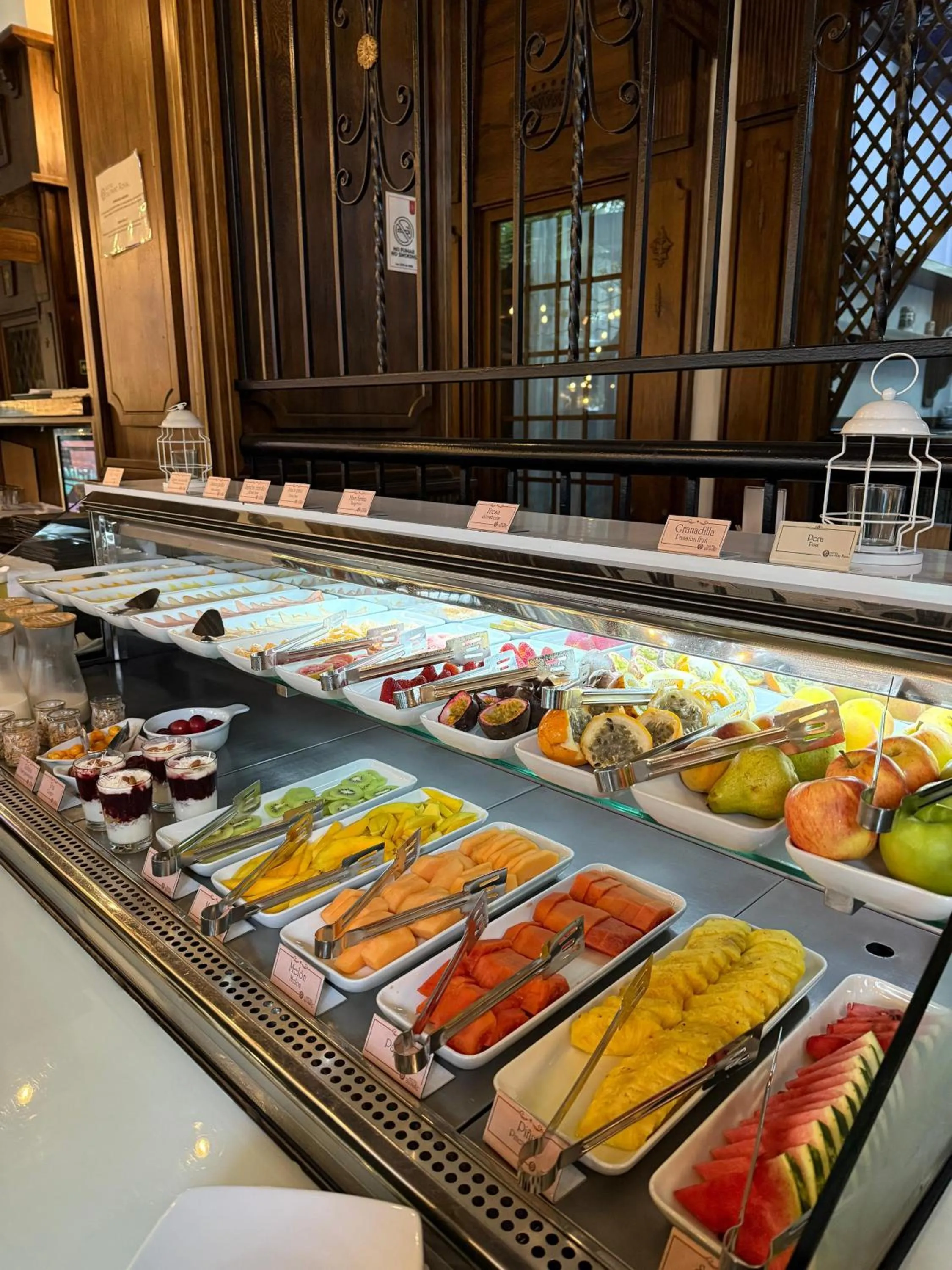 Breakfast in Hotel Du Parc