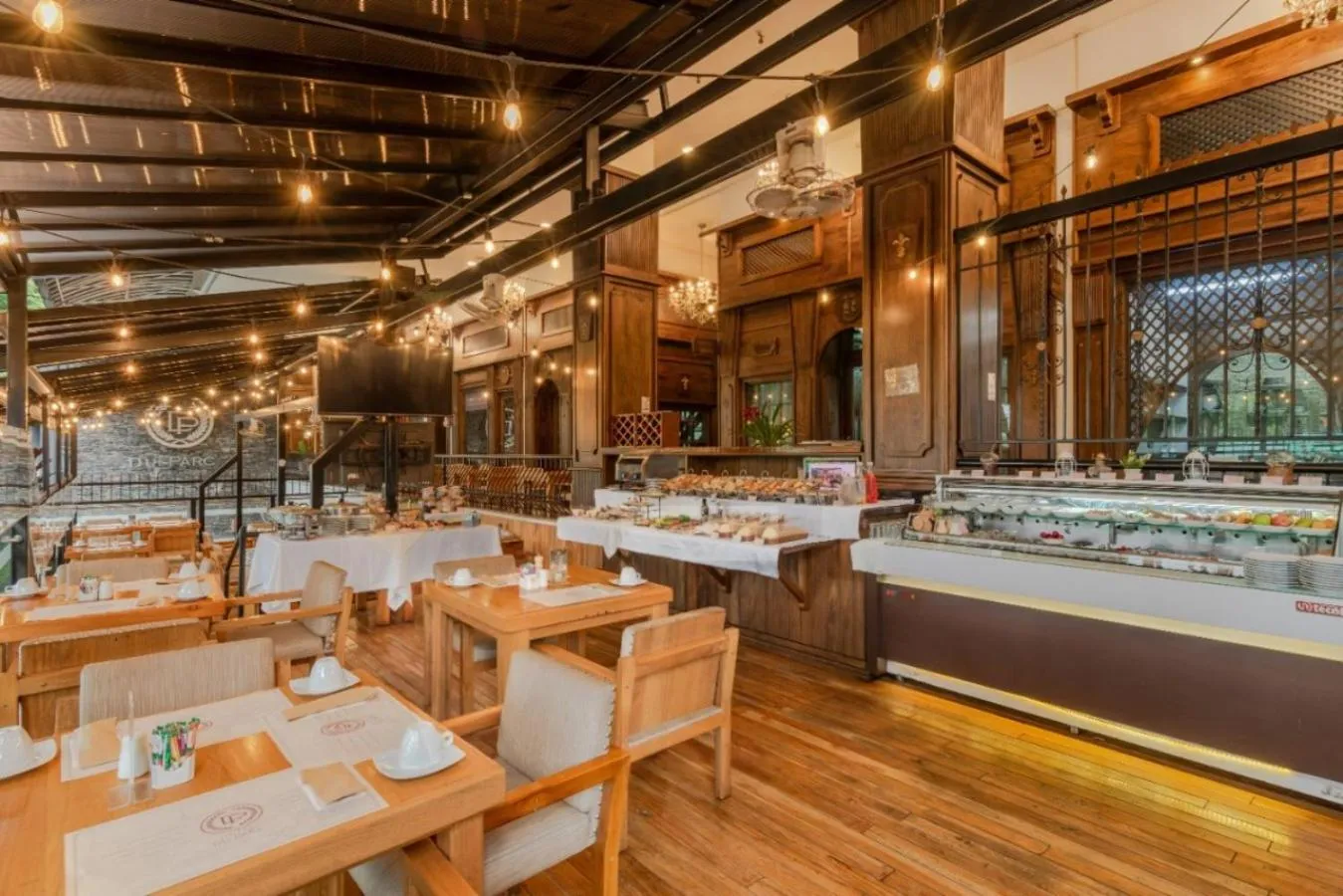 Restaurant/places to eat in Hotel Du Parc