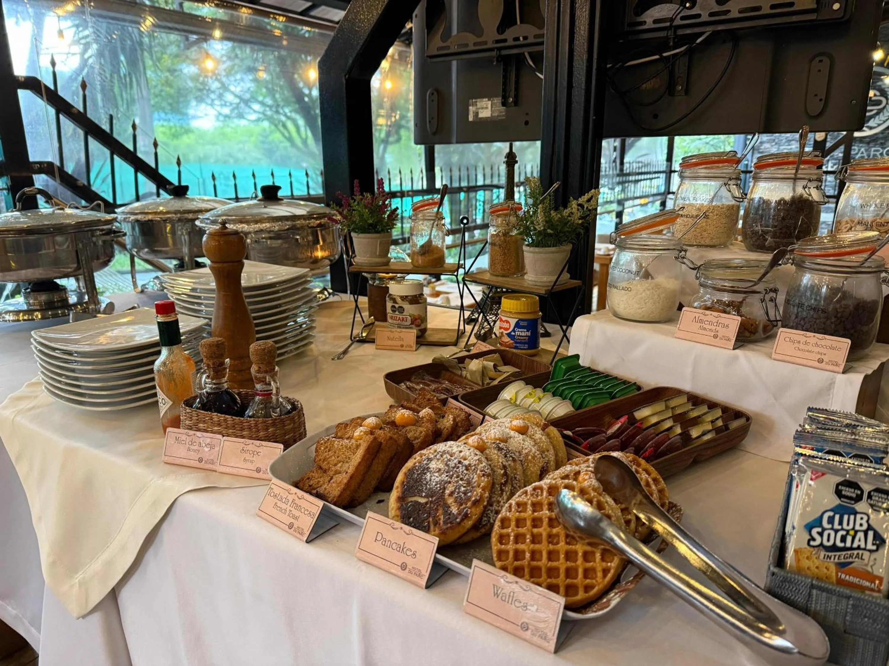 Breakfast in Hotel Du Parc