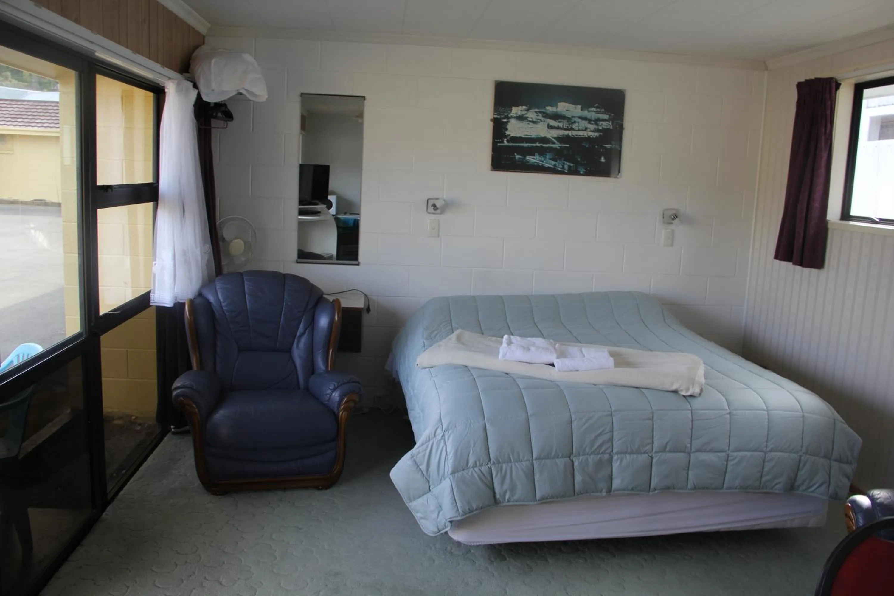 Property building, Bed in Taihape Motels
