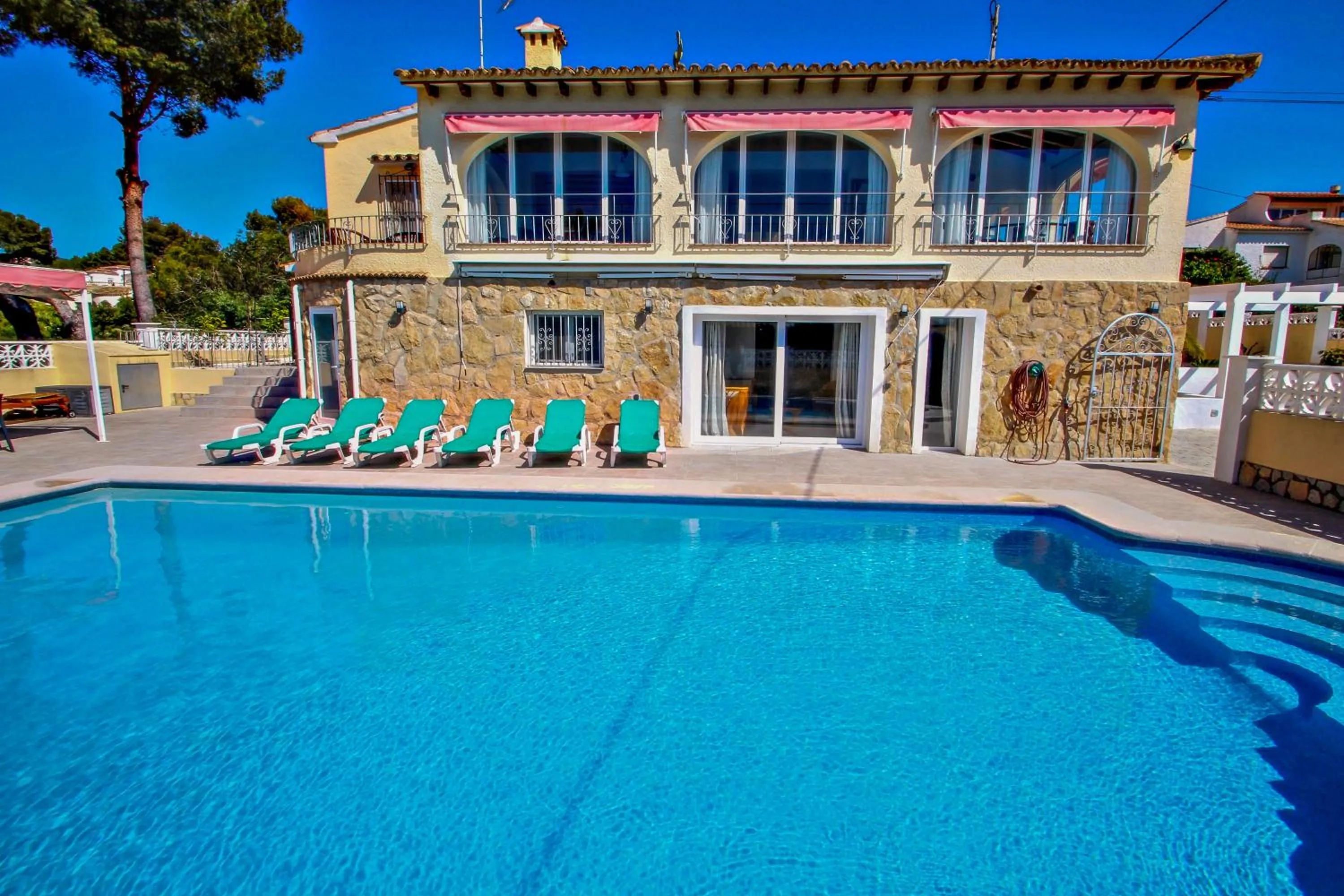 Samina - holiday home with stunning views and private pool in Benissa